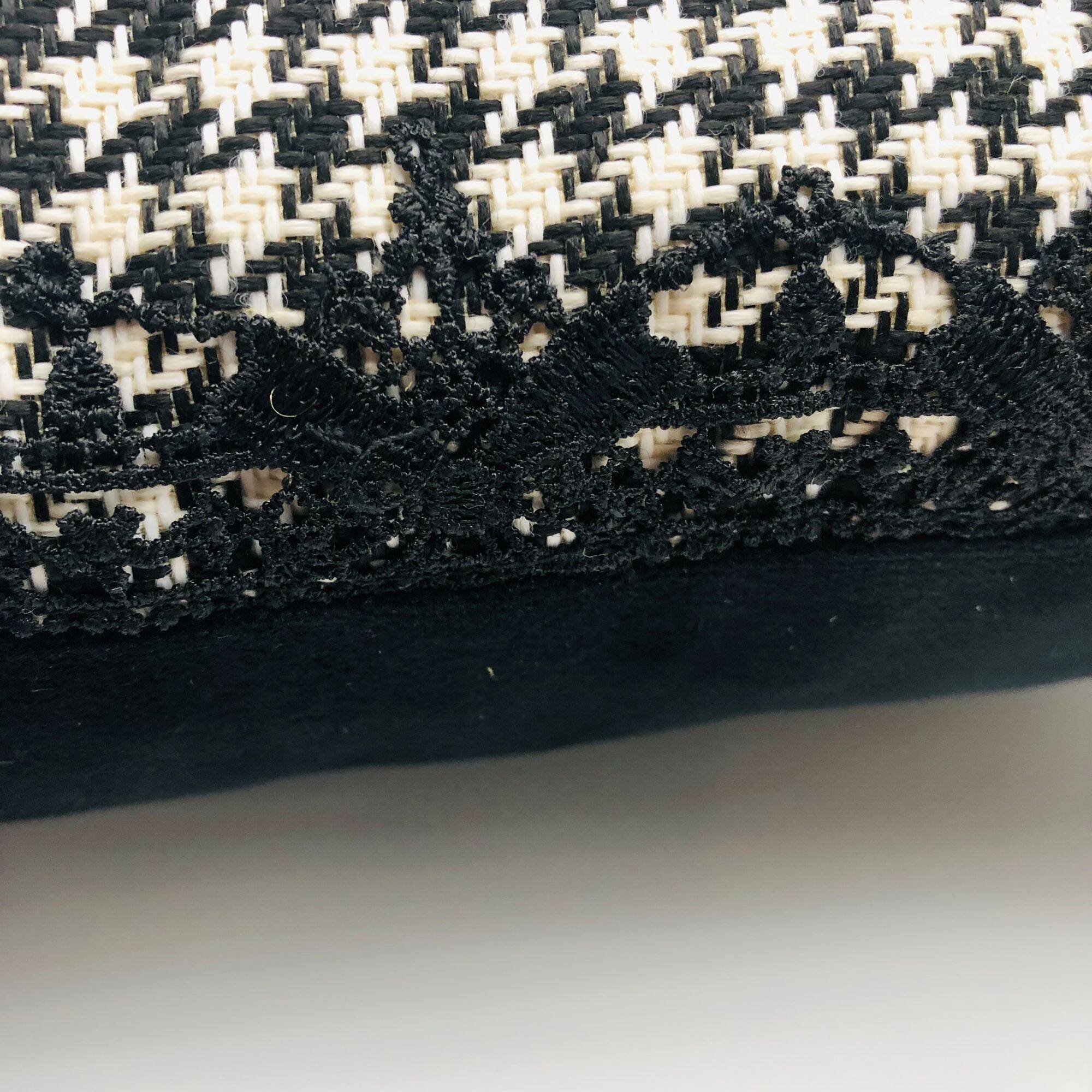 Square cushion, cover and insert, black and white. Model "Tatiana".