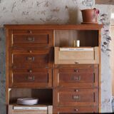 Notary's furniture with clamshells