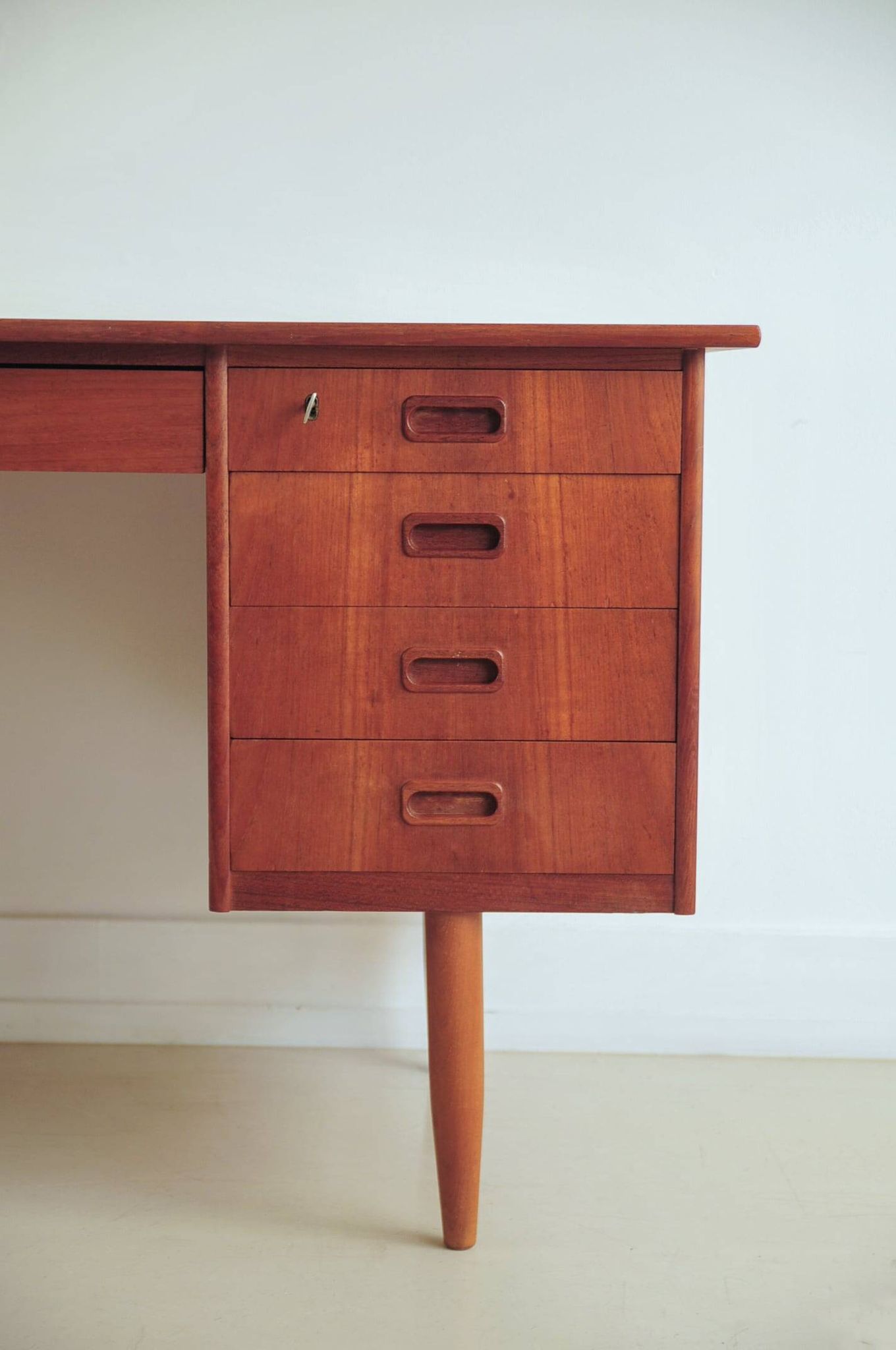 Bureau en teck massif danois vintage