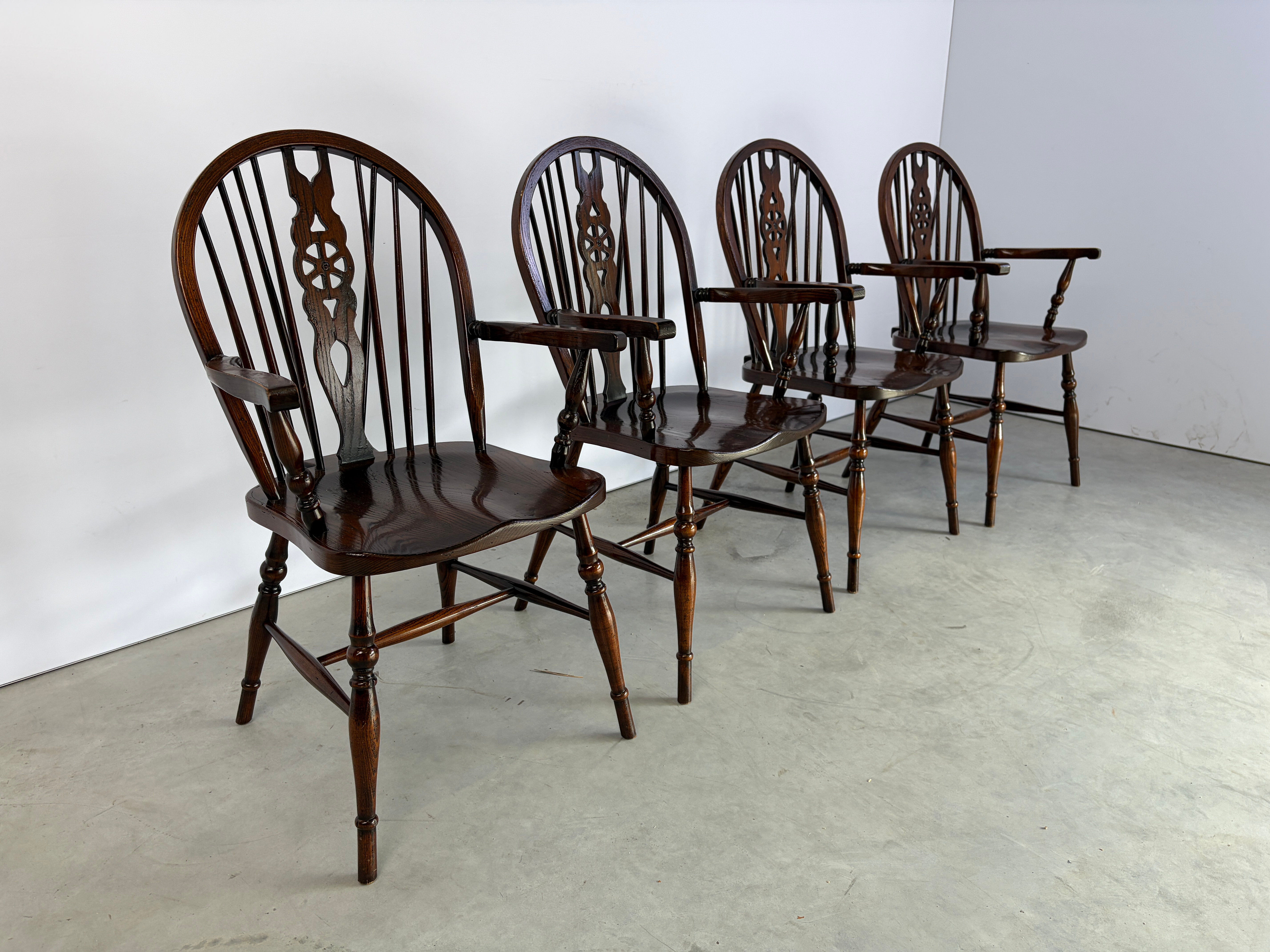 Magnifiques chaises de salle à manger de style Windsor en anglais, ensemble de 4.