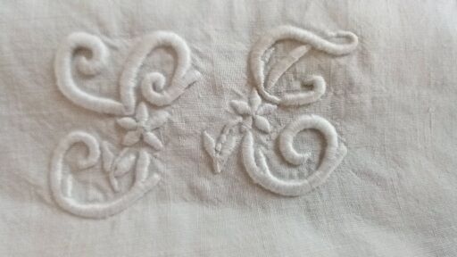 Lot de 2 taies d'oreiller, coton blanc , monogramme  LT