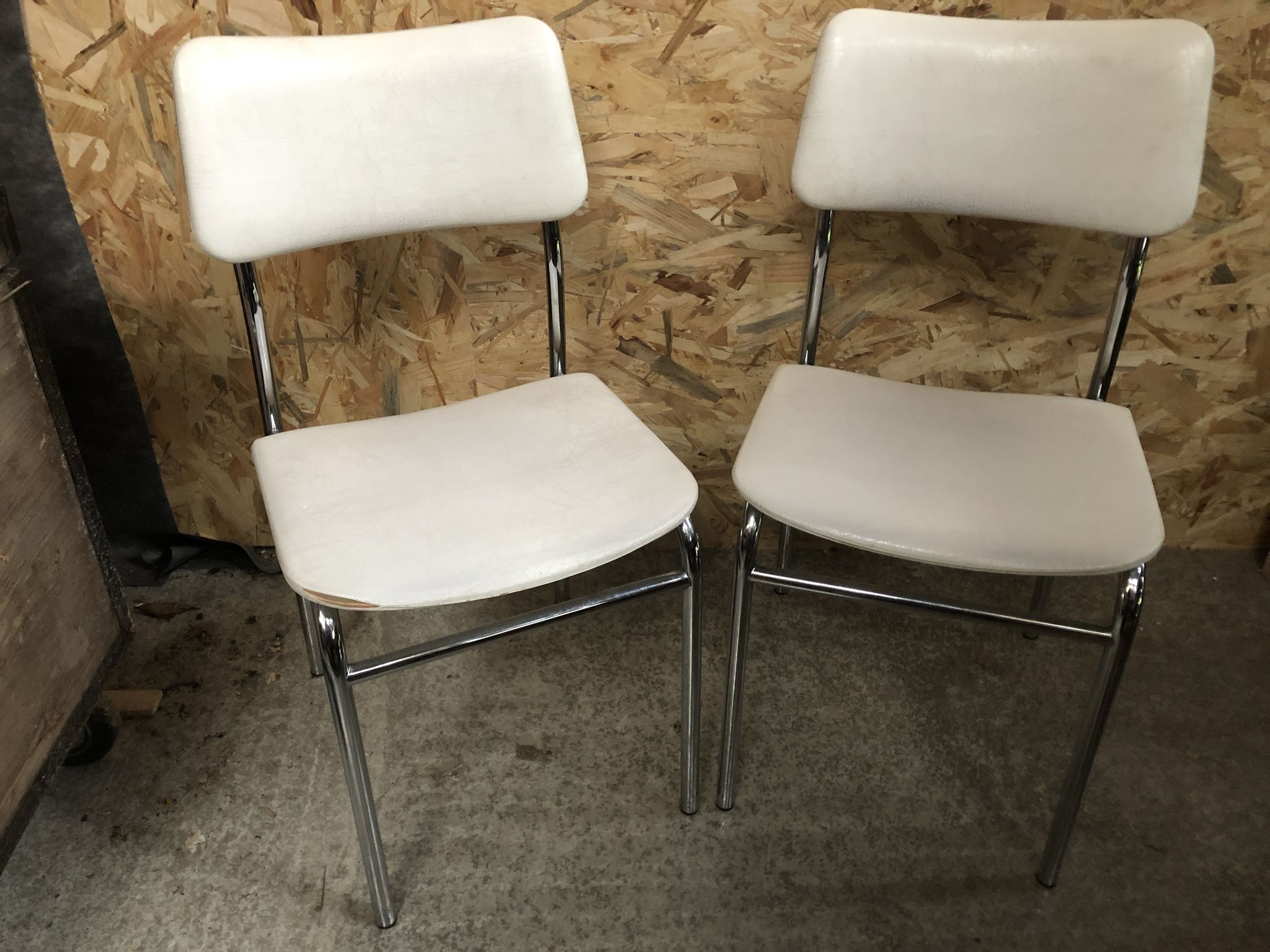 Pair of antique chairs chrome metal and skaï white 70s vintage