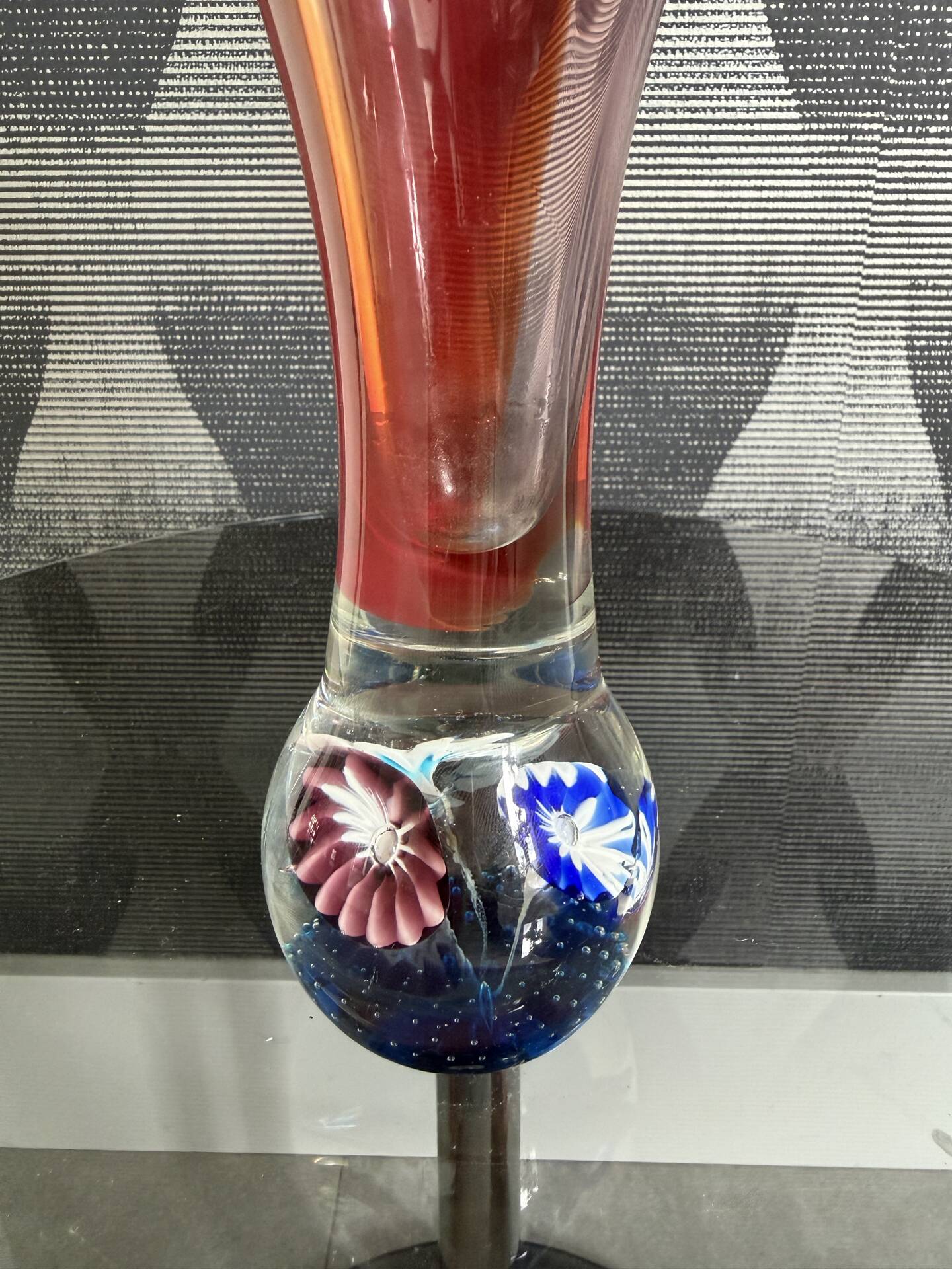 Vintage Murano tulip vase with sulphur base (1960)