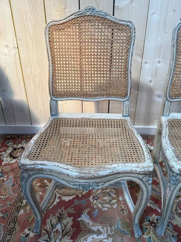 Suite de 4 chaises cannées de style Louis XV rechampi