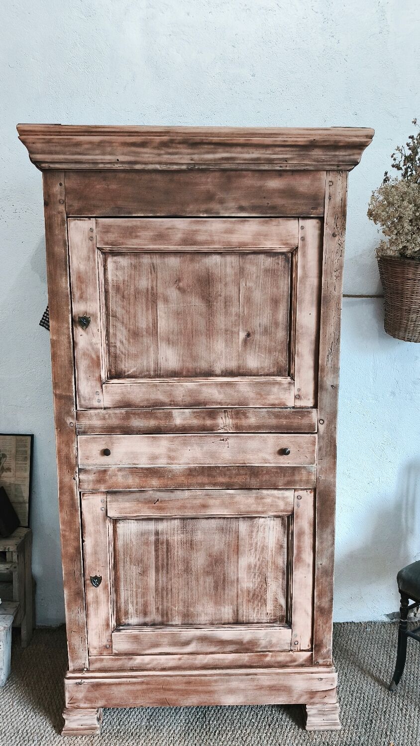 Wardrobe / standing man