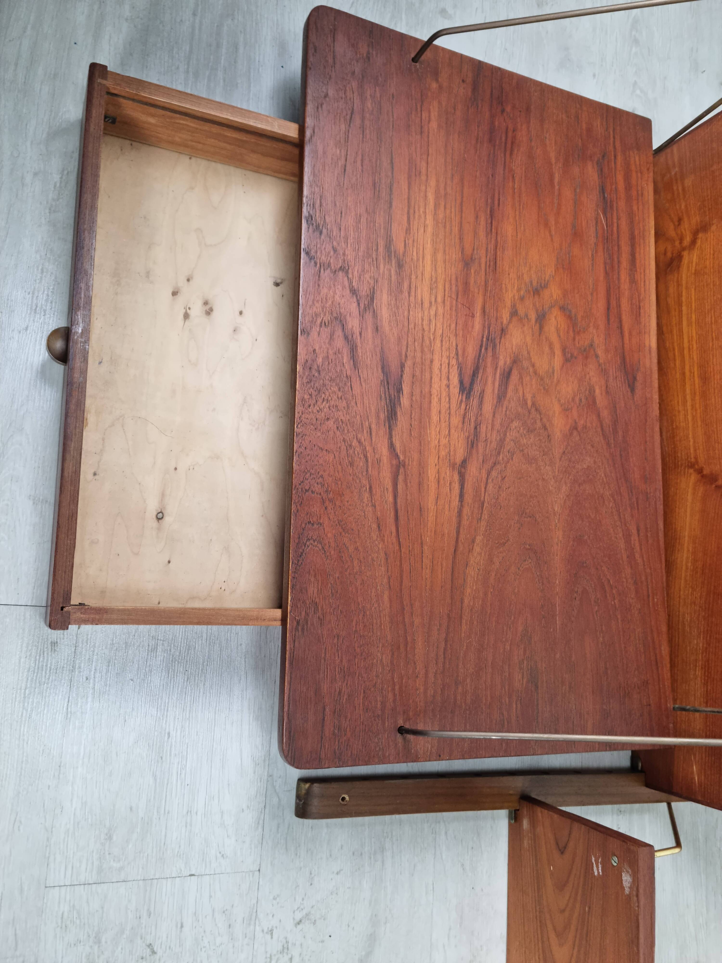 Wall shelf Royal cadovius poul system