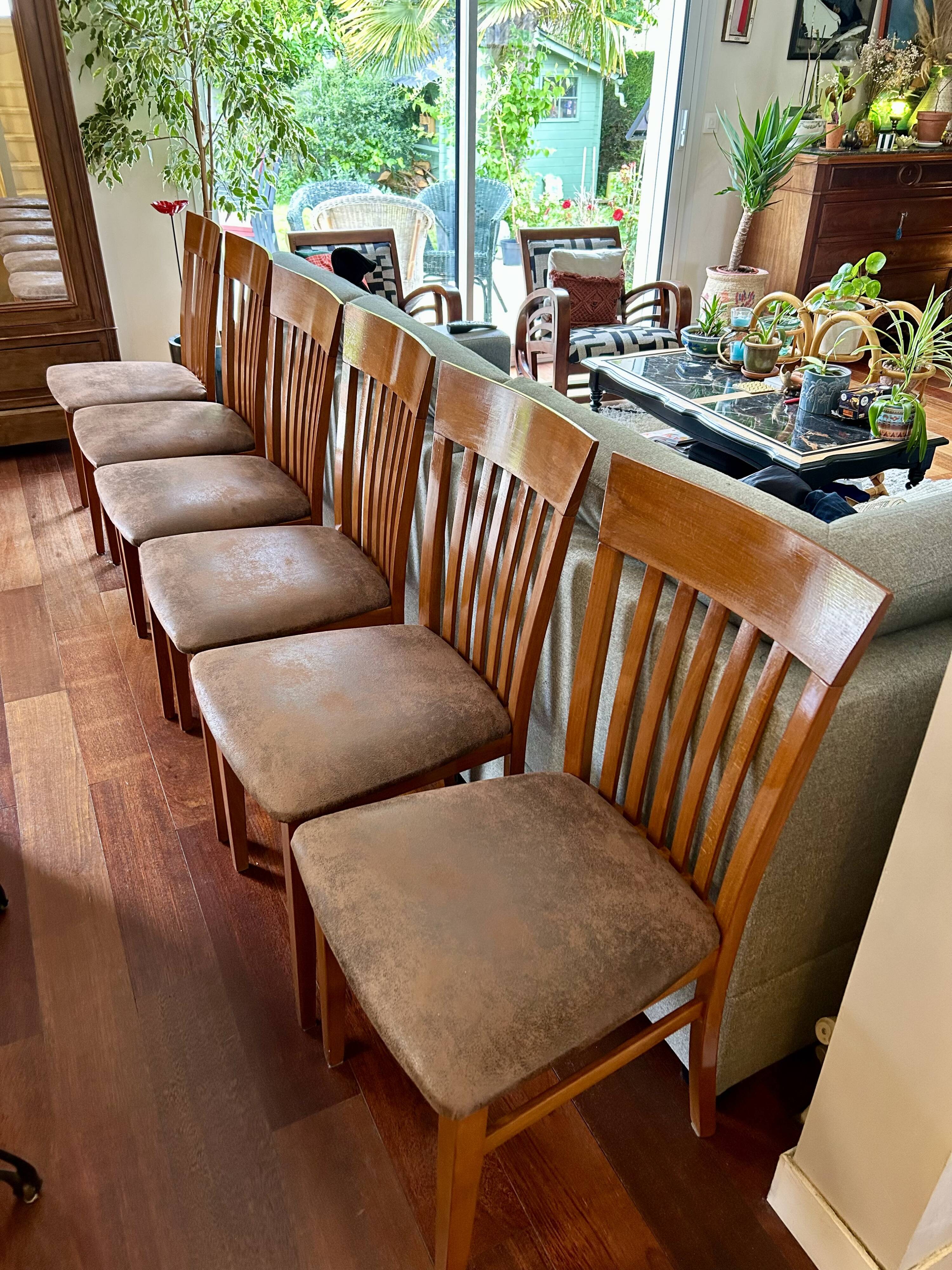 Set of 6 vintage retro chairs – new suede-look seats in old style.