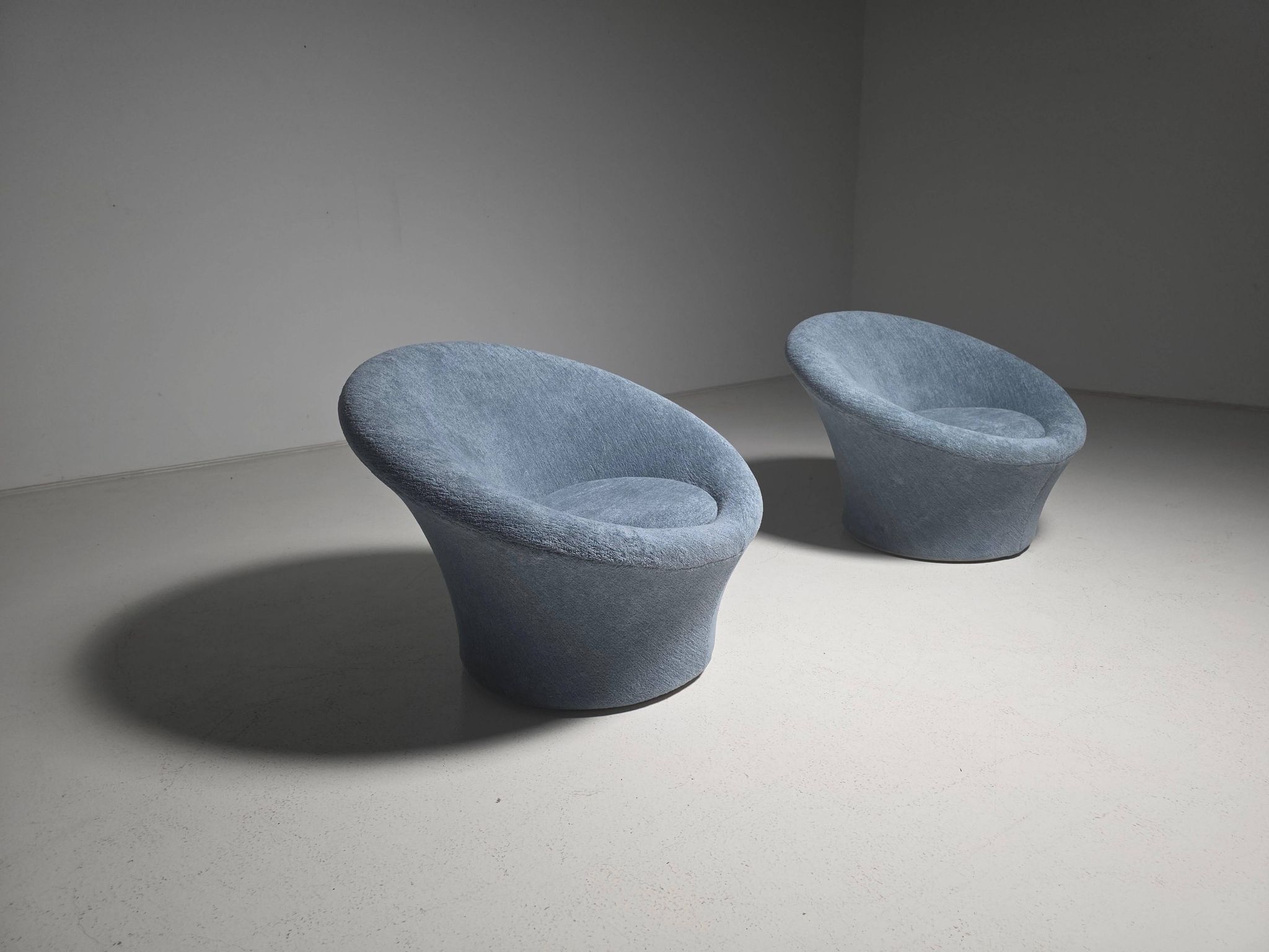 Pair of light blue Mushroom lounge chairs by Pierre Paulin for Artifort, 1960s
