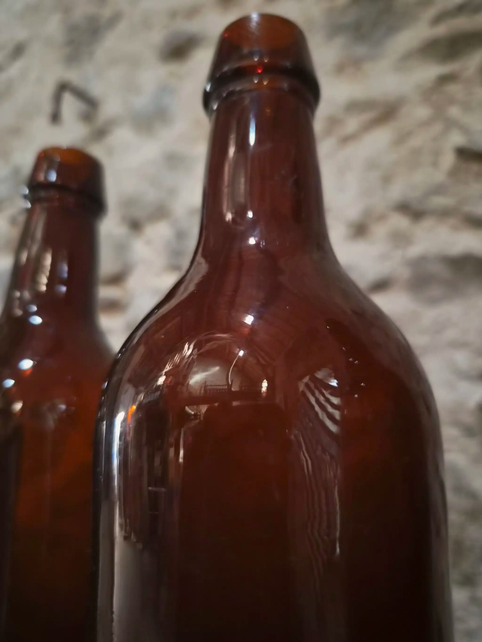 Set of 10 bottles of old Bordeaux French wine in ruby brown glass, 19th century.