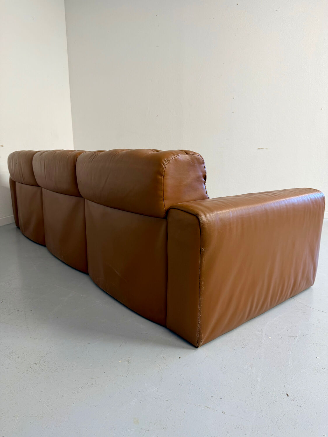 Vintage 1970s De Sede DS-40 camel leather 3-seater sofa.