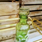 Carafe verte en verre moulé