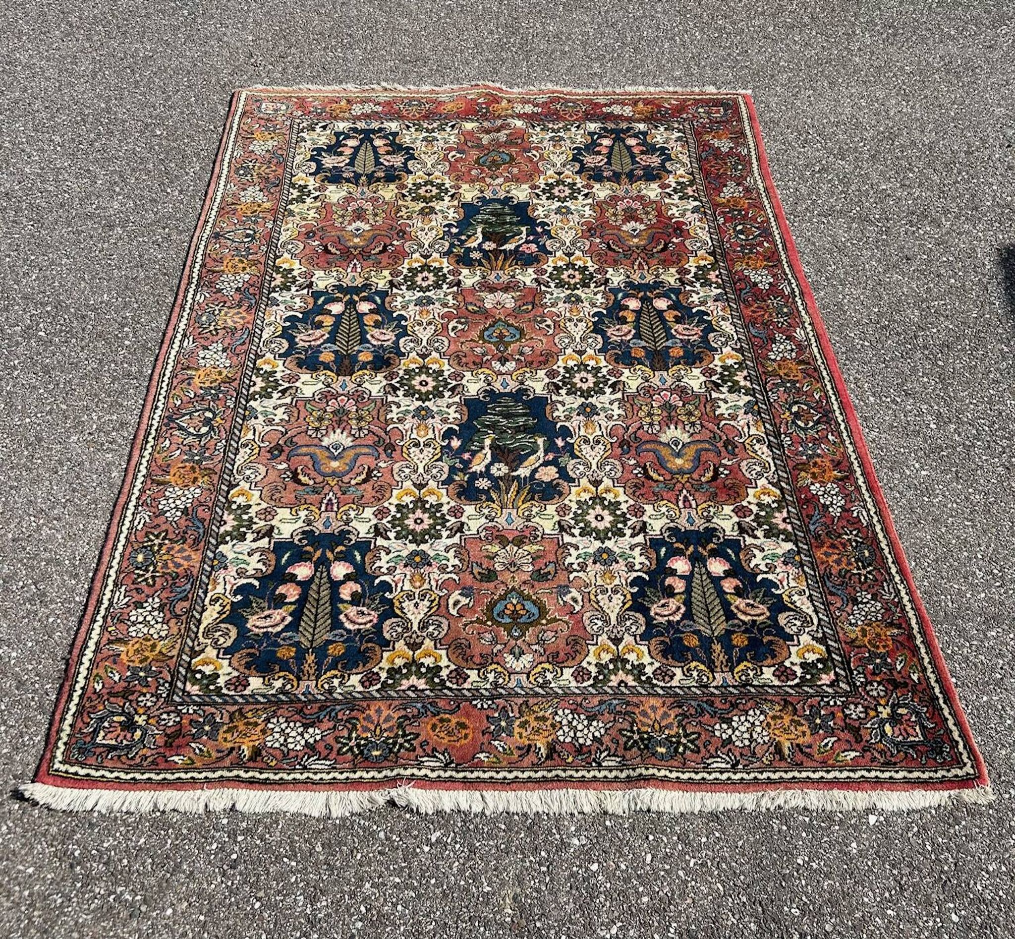tapis d'orient à décor d'oiseaux 150/205cm