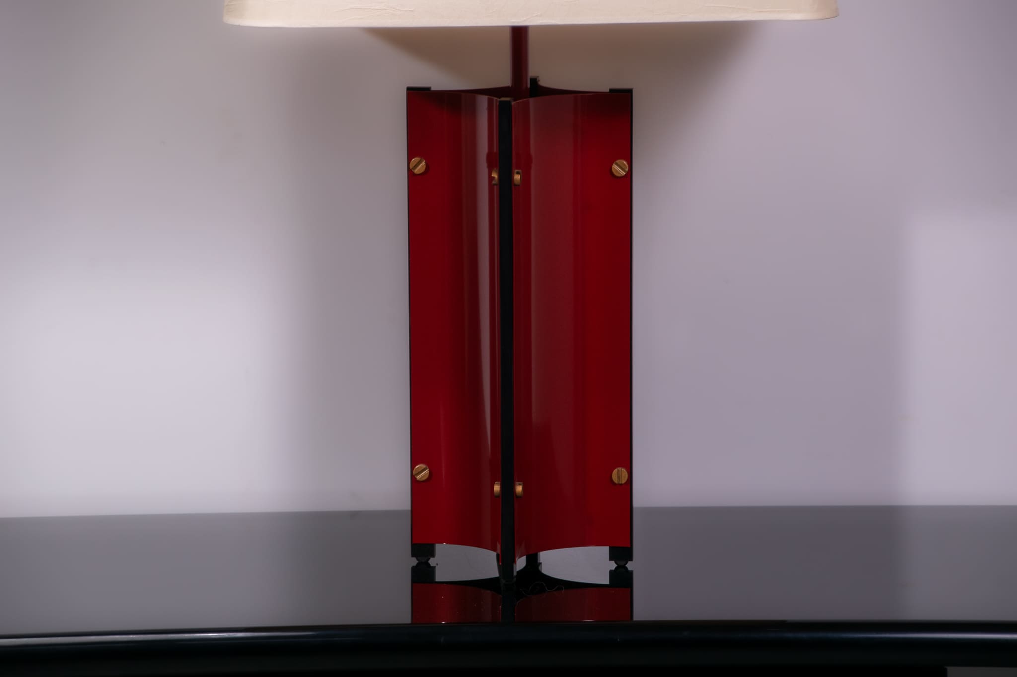 Red metal sculptural table lamp with oversized lamp shade circa 1980