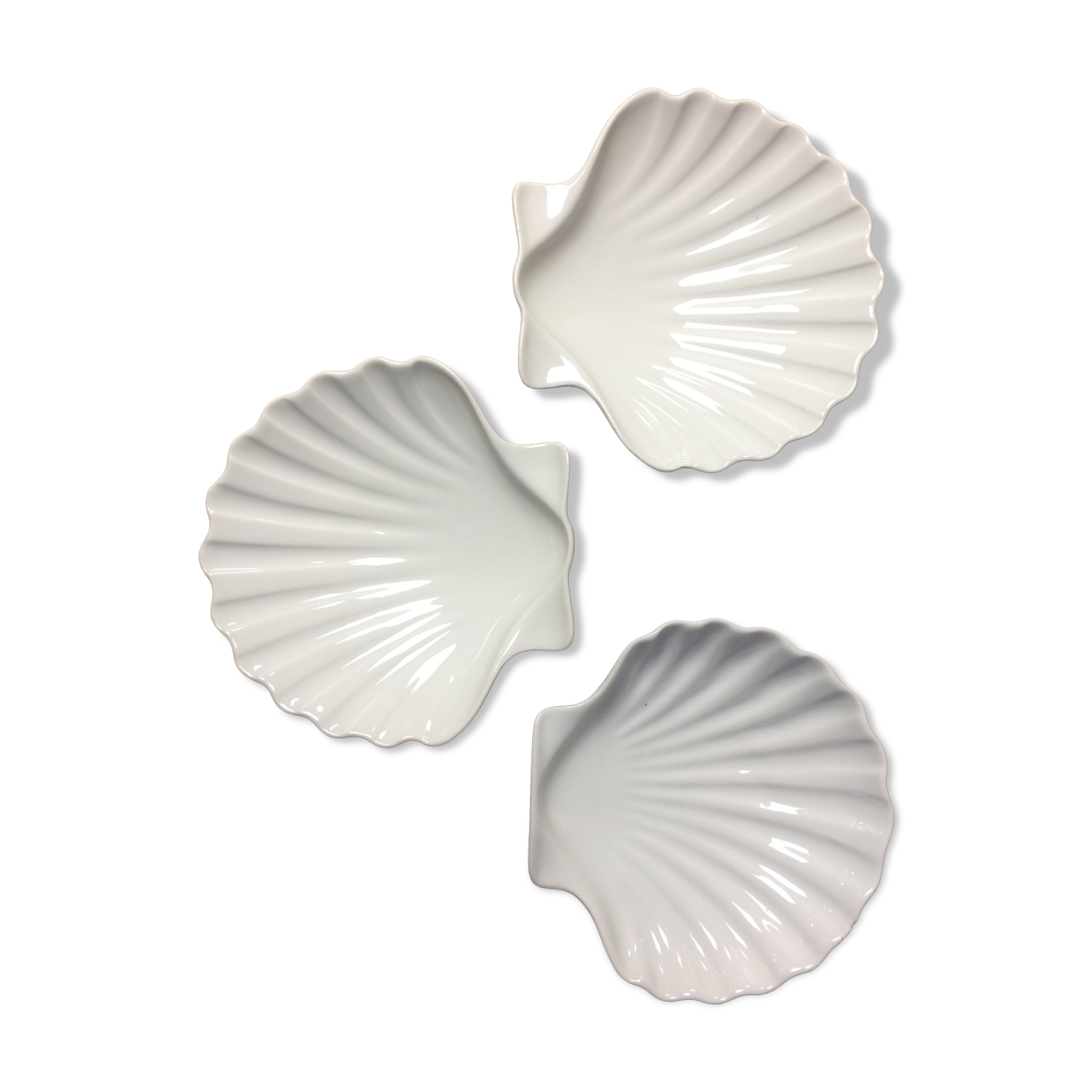 Three cups scallops in porcelain