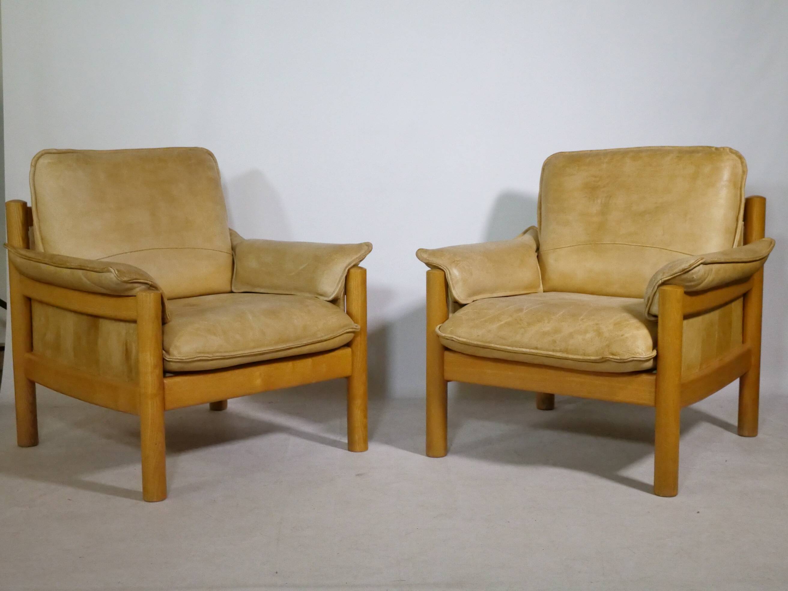 Mid-Century Camel Leather Armchairs with Ottomans, Set of 2, 1970s