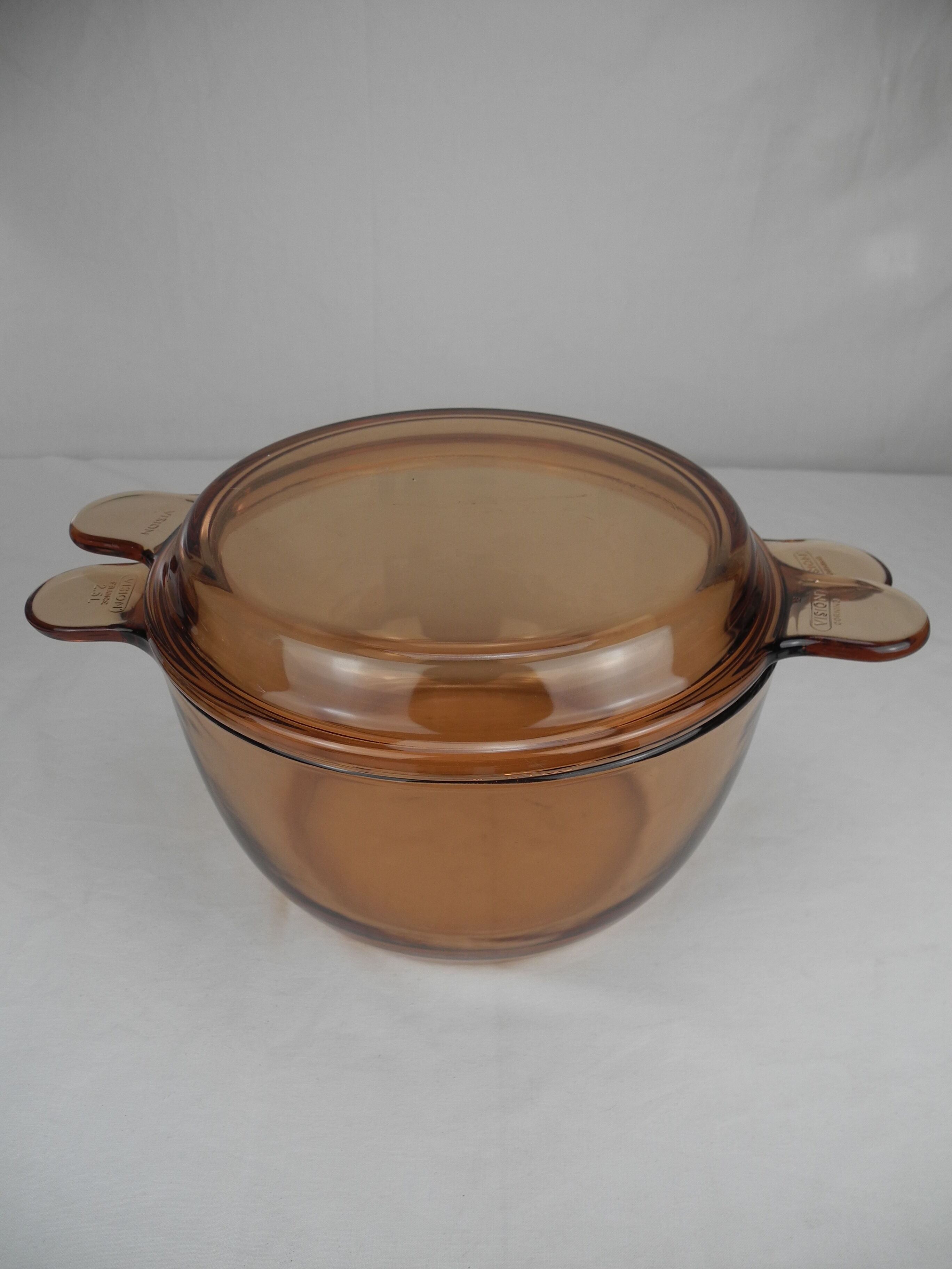 Old amber vision flat casserole dish 2.5l