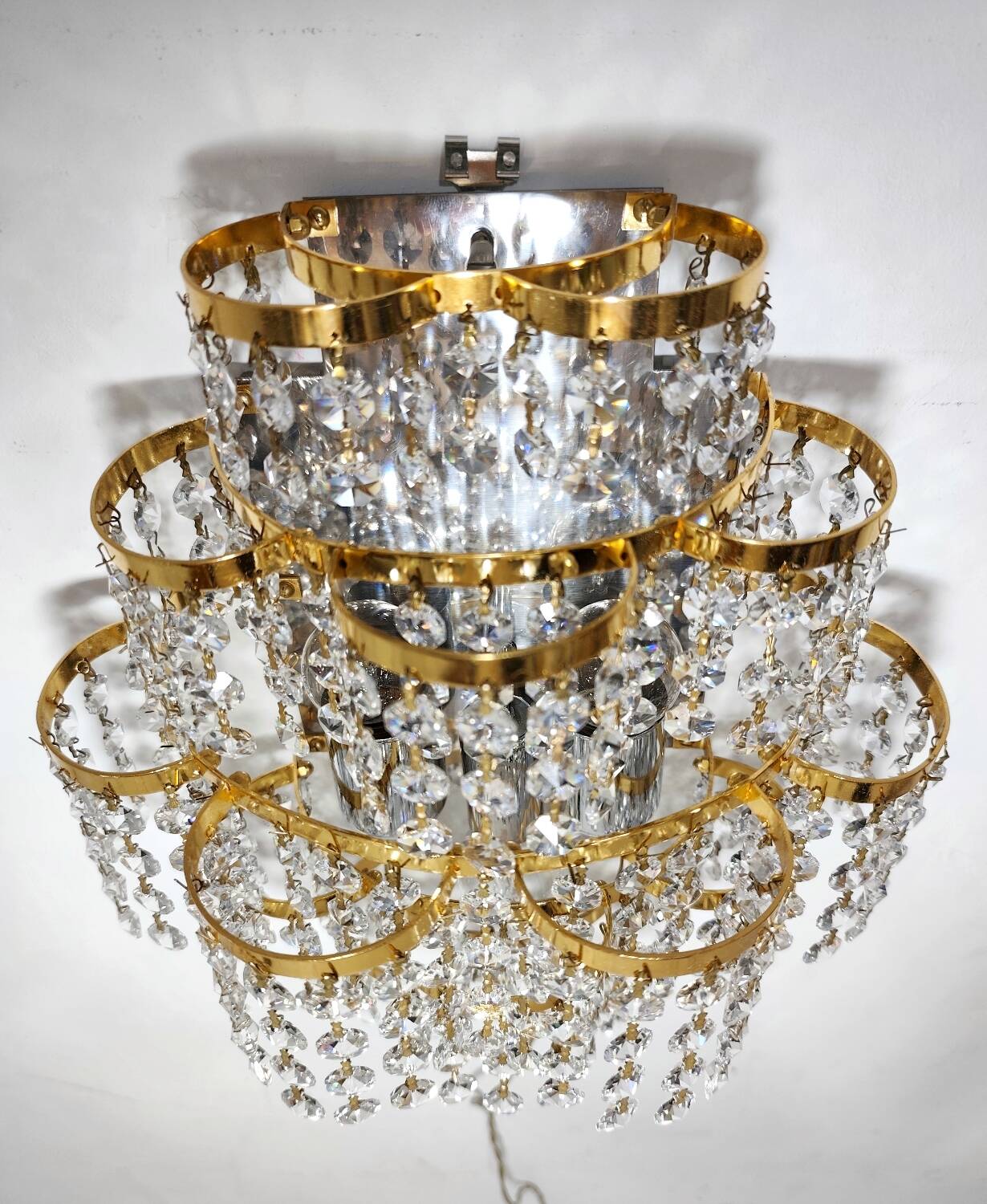 Applique du classique classique des cristaux. Espagne, années 1980.