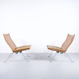 Imposante paire de fauteuils cuir et acier années 60'