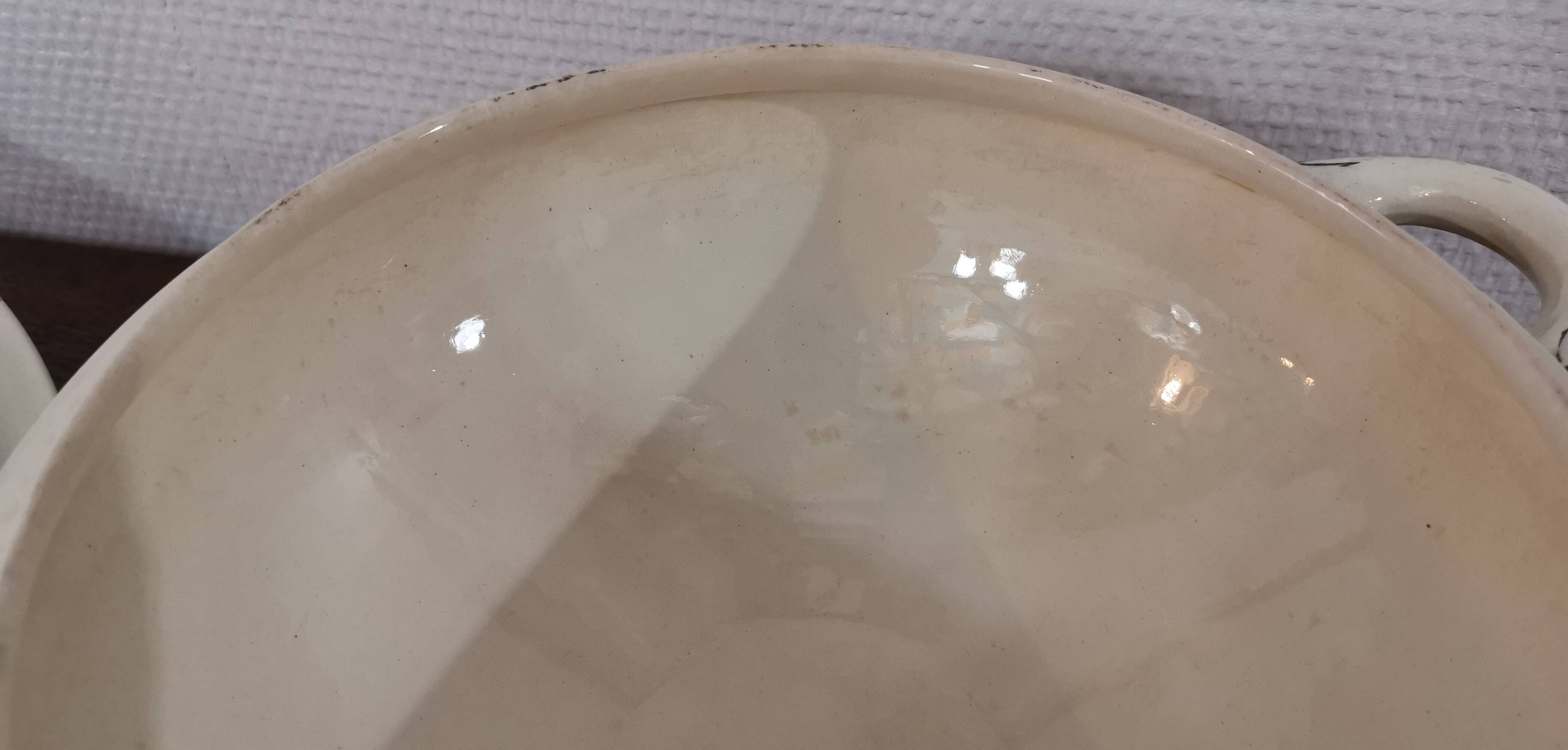 Iron earth tureen ec Salins, Louis XVI garlands