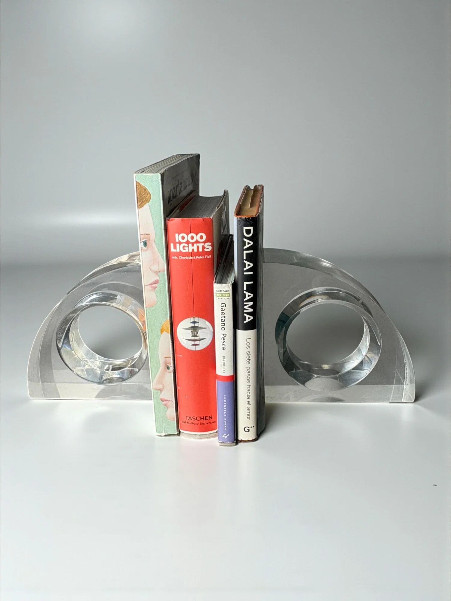 Porte-livres en lucite Felice Antonio Botta, Italie, années 1970