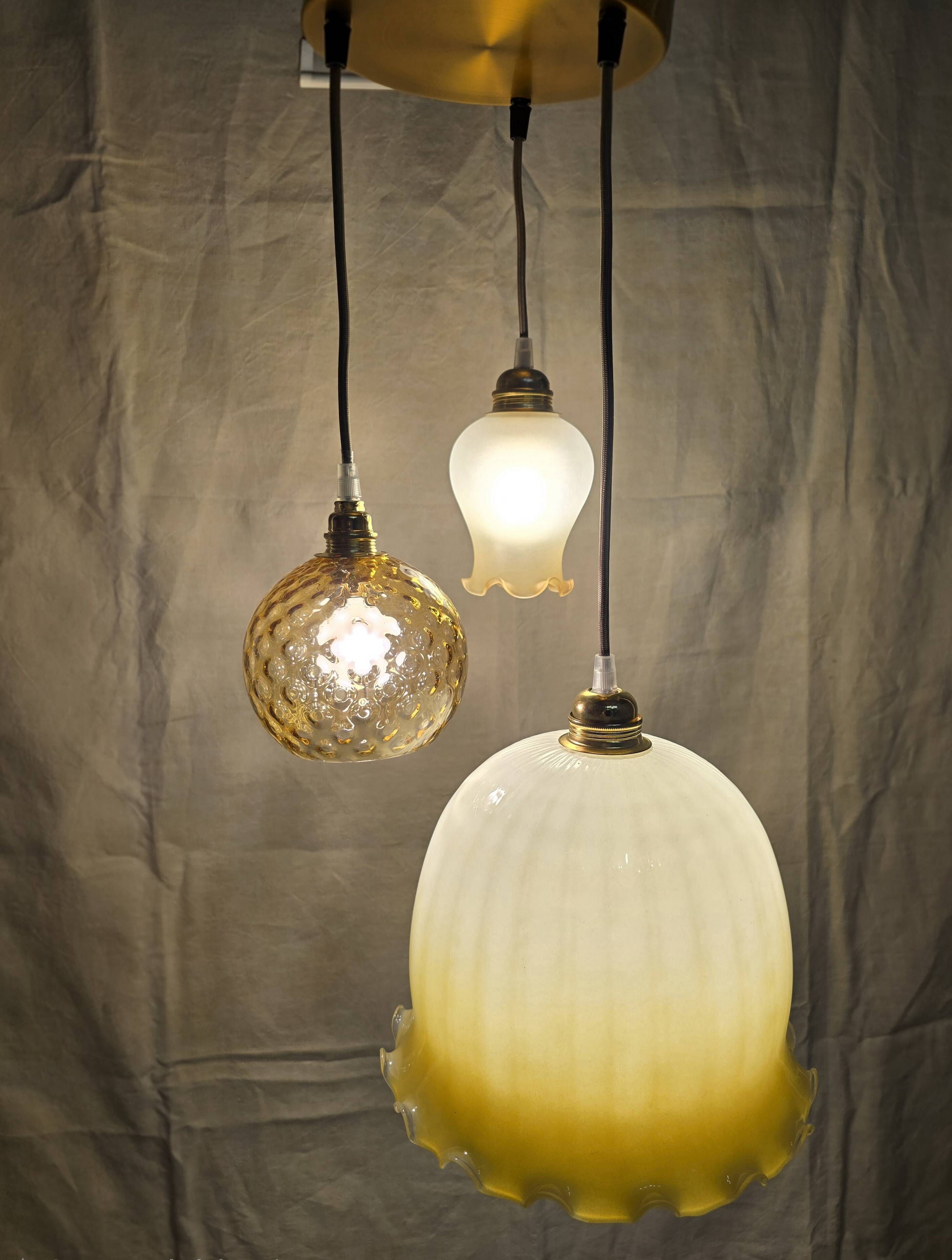 Suspension triple opaline with engraved and frosted glass in shades of yellow-orange.