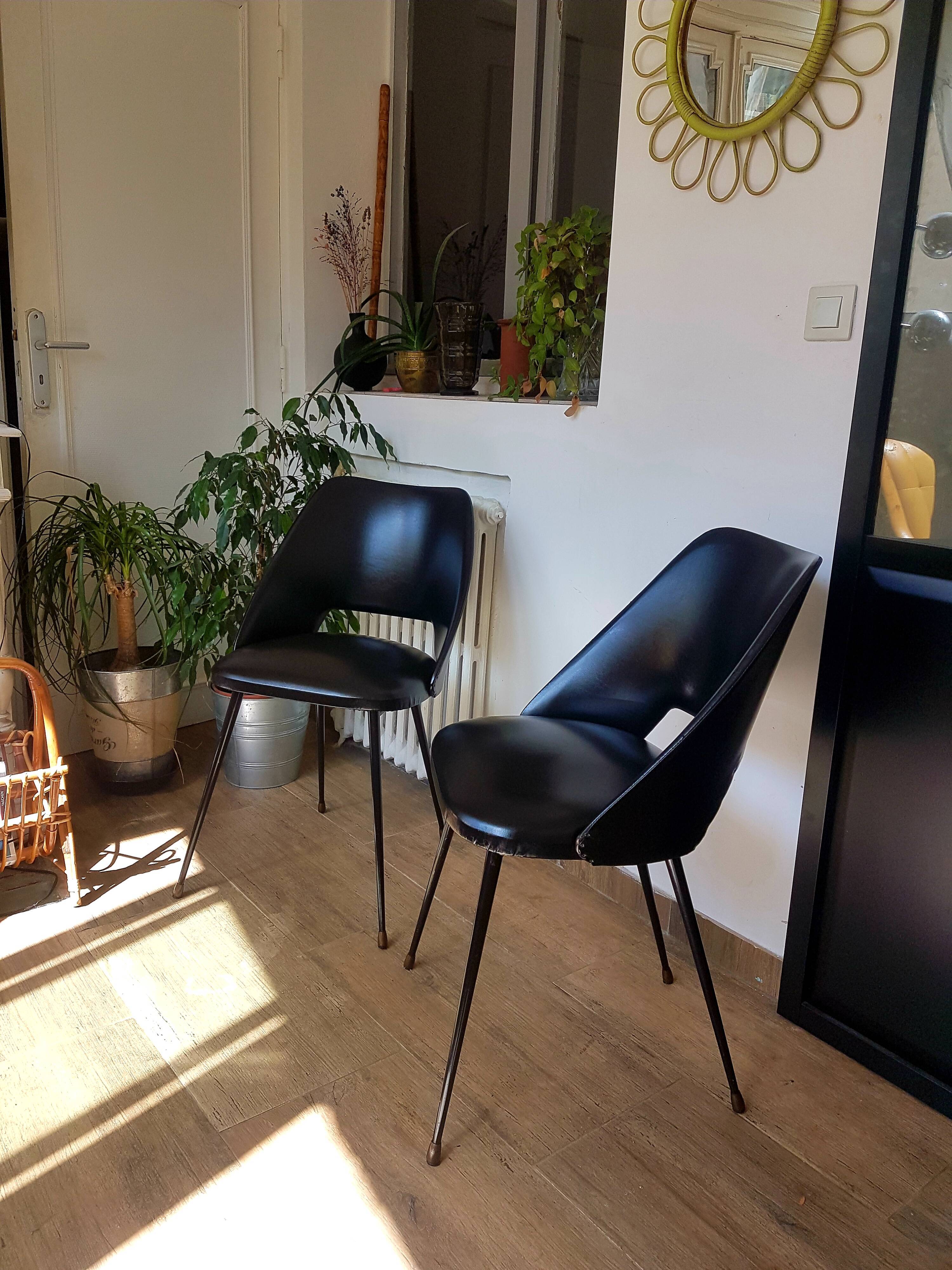 Chaise tonneau en skaï