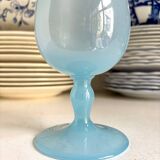 Vase en opaline bleu ciel