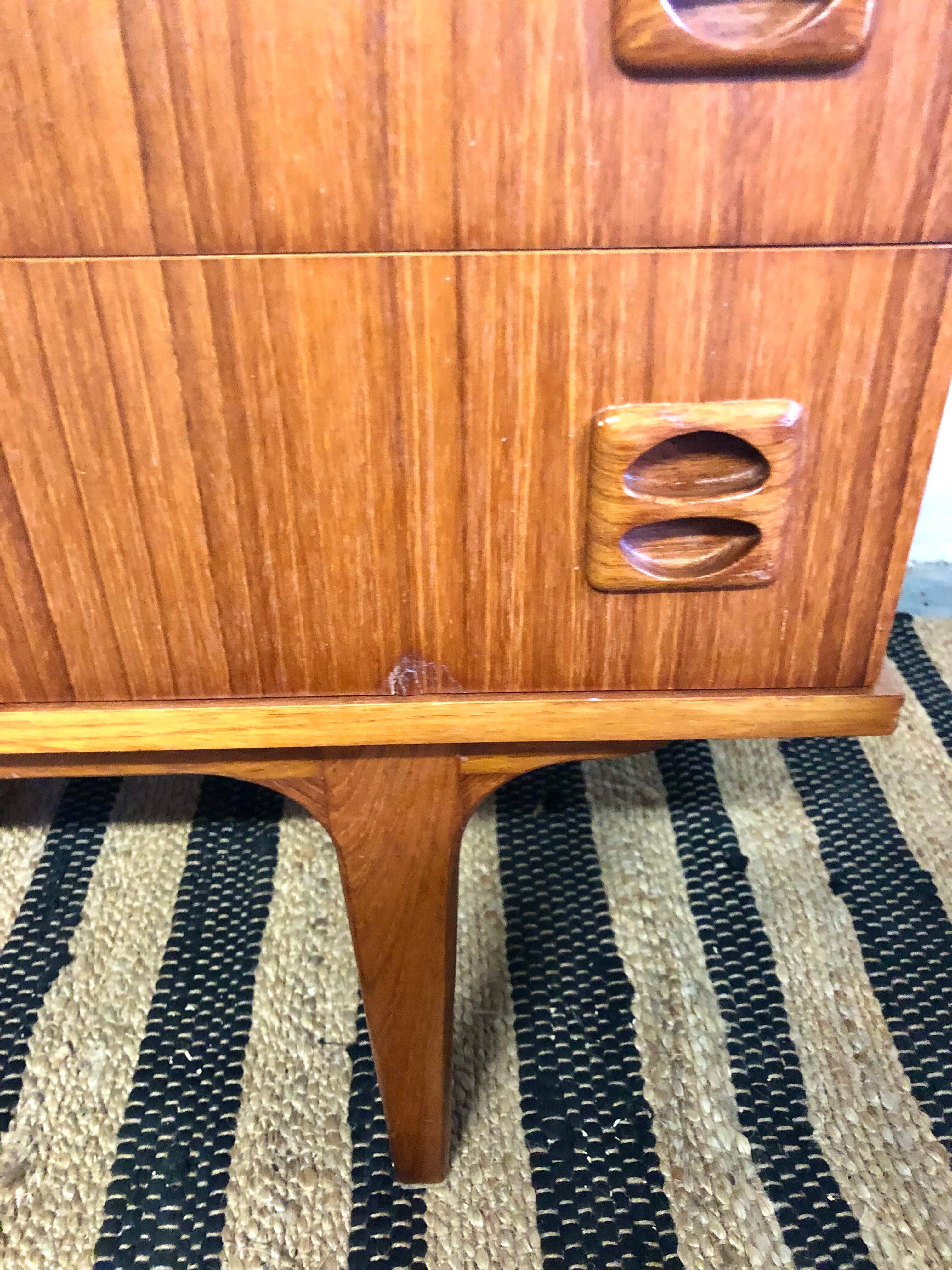 Scandinavian dressing table round mirror