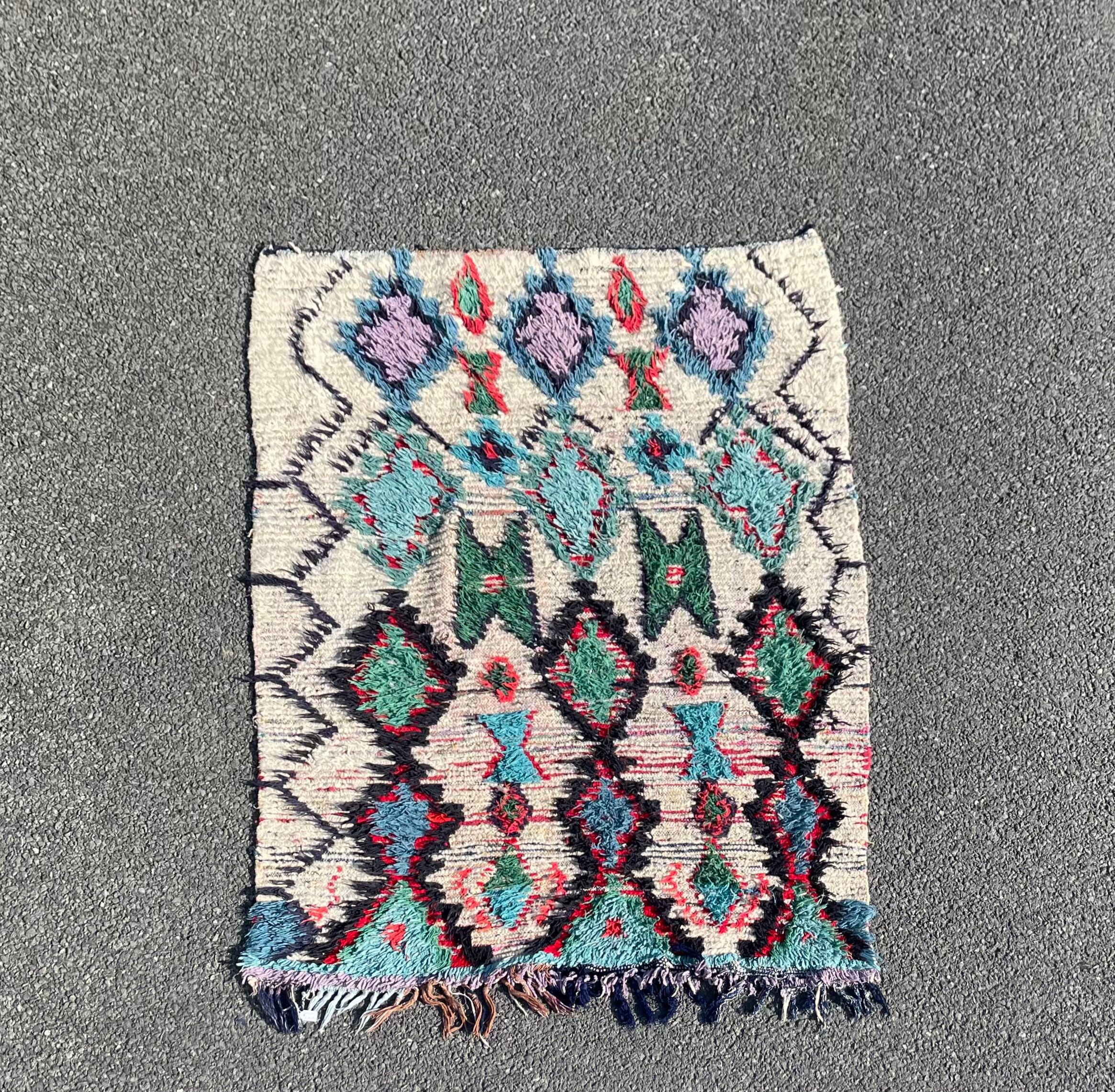 Vintage moroccan carpet from the azilal region 110x160 cm