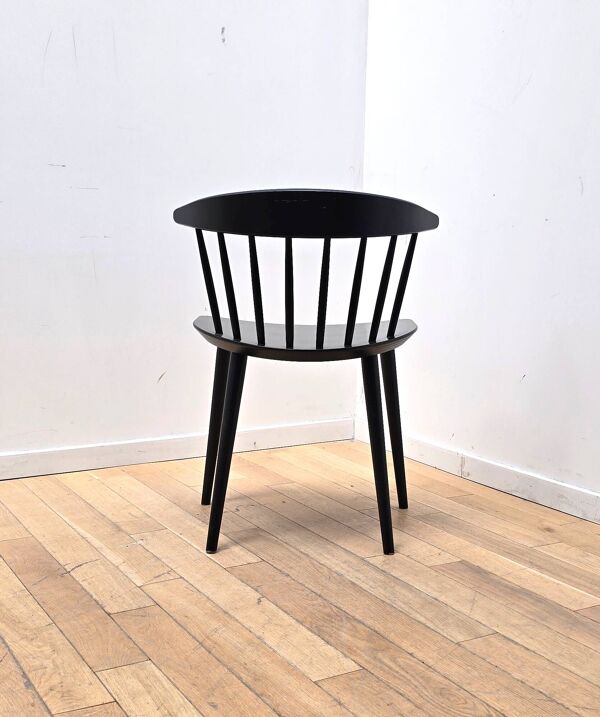 Suite de 8 chaises J104, Hay