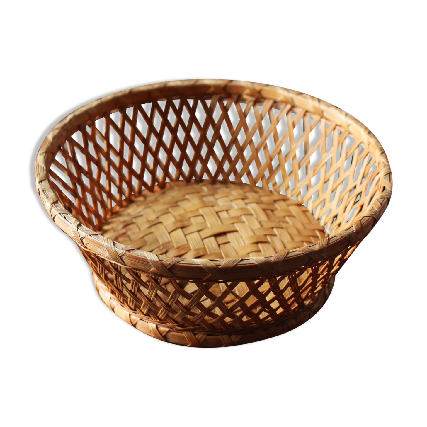 Round basket vintage braided wicker