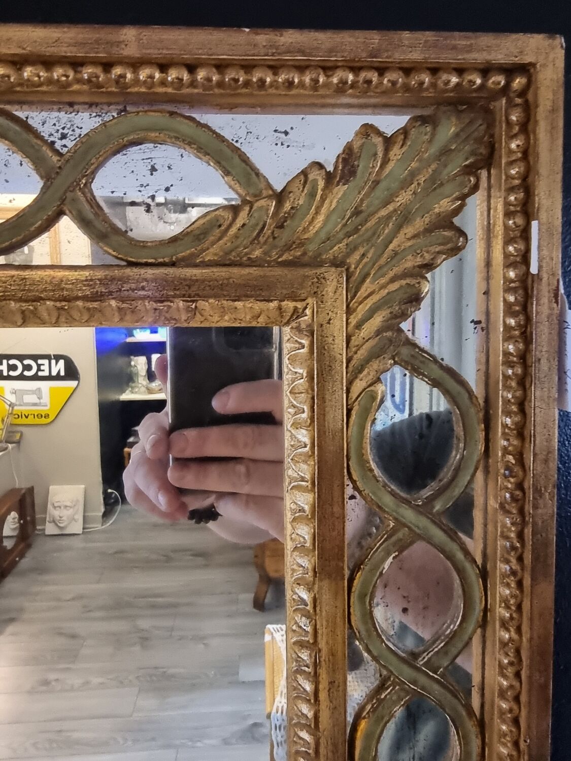 Mirror with parecloses