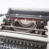 Dora typewriter by Olivetti 70