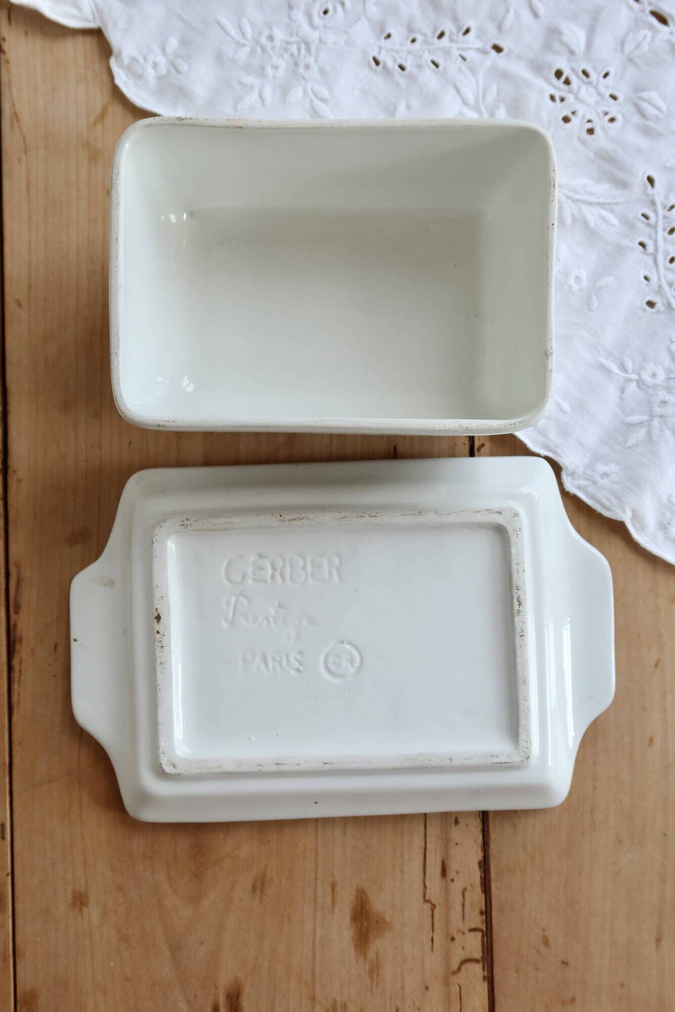 Large vintage faience butter dish and barbotine with fruit motif - Gerber Prestige