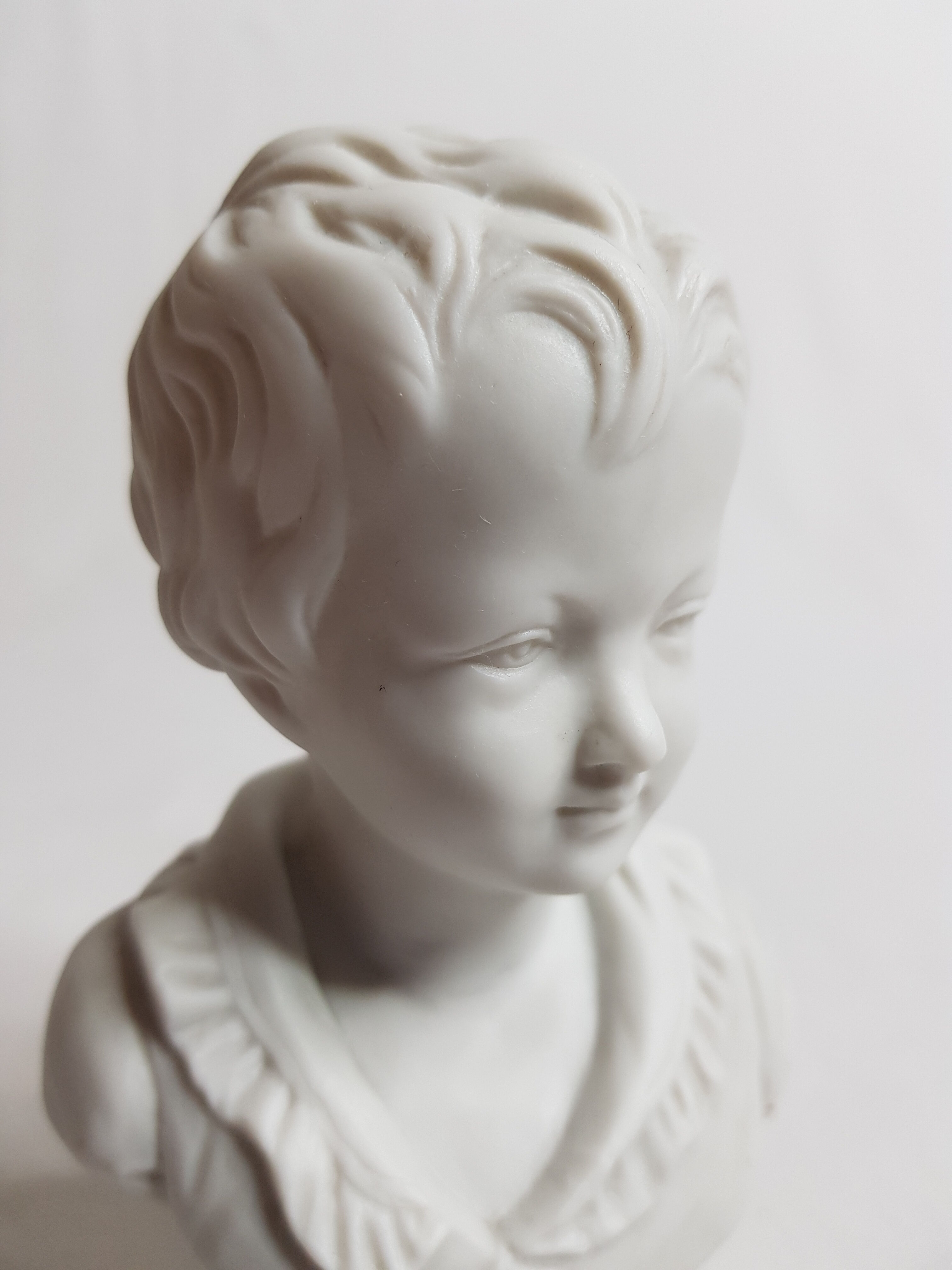 Porcelain biscuit busts, child, Alexandre Brongniart after Houdon