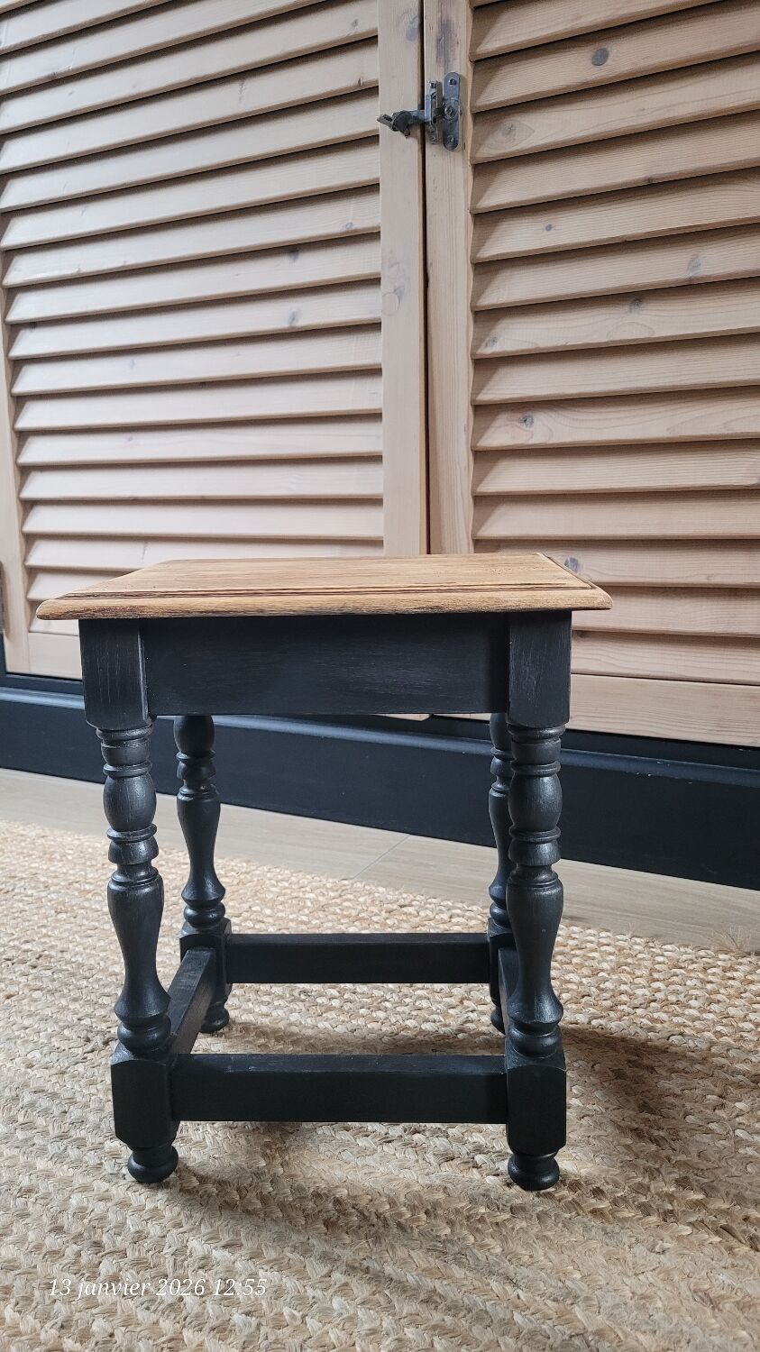 Nest tables in wood and black.