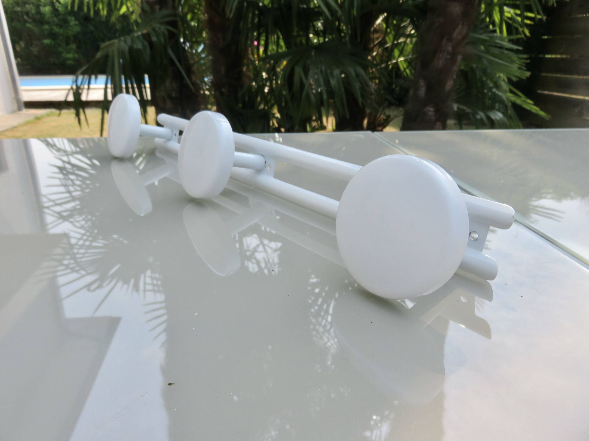 White lacquered metal wall coat rack, 3 hooks, 80s