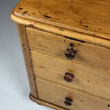Pine commode English