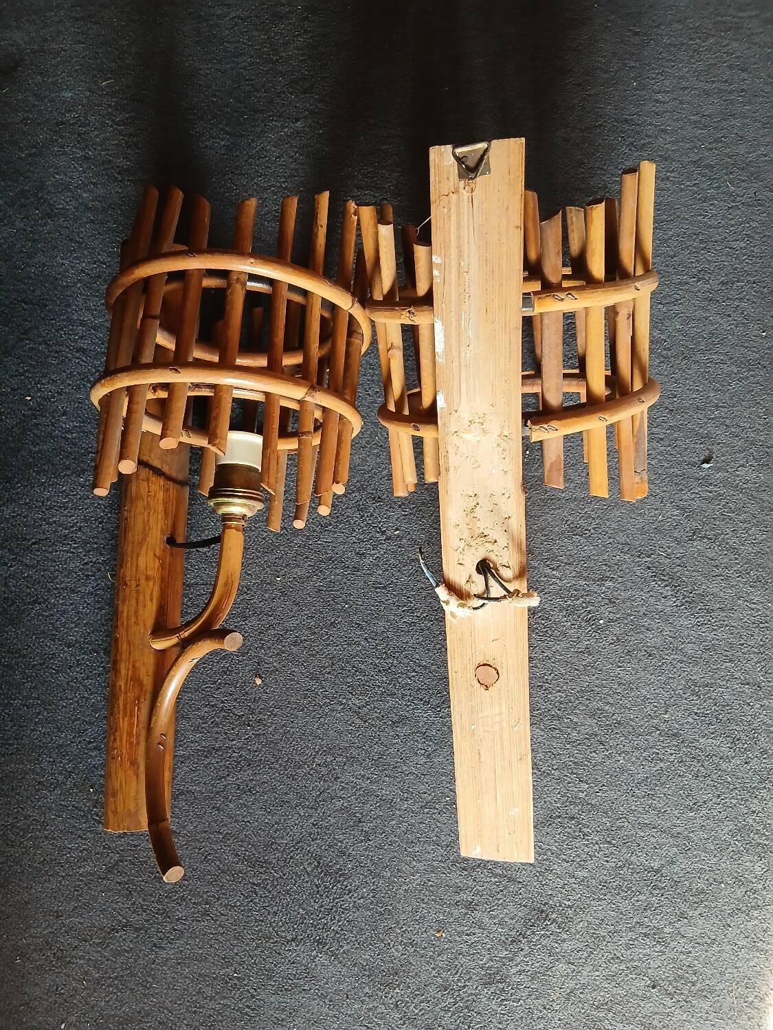 2 appliques en bambou et rotin, années 50-60