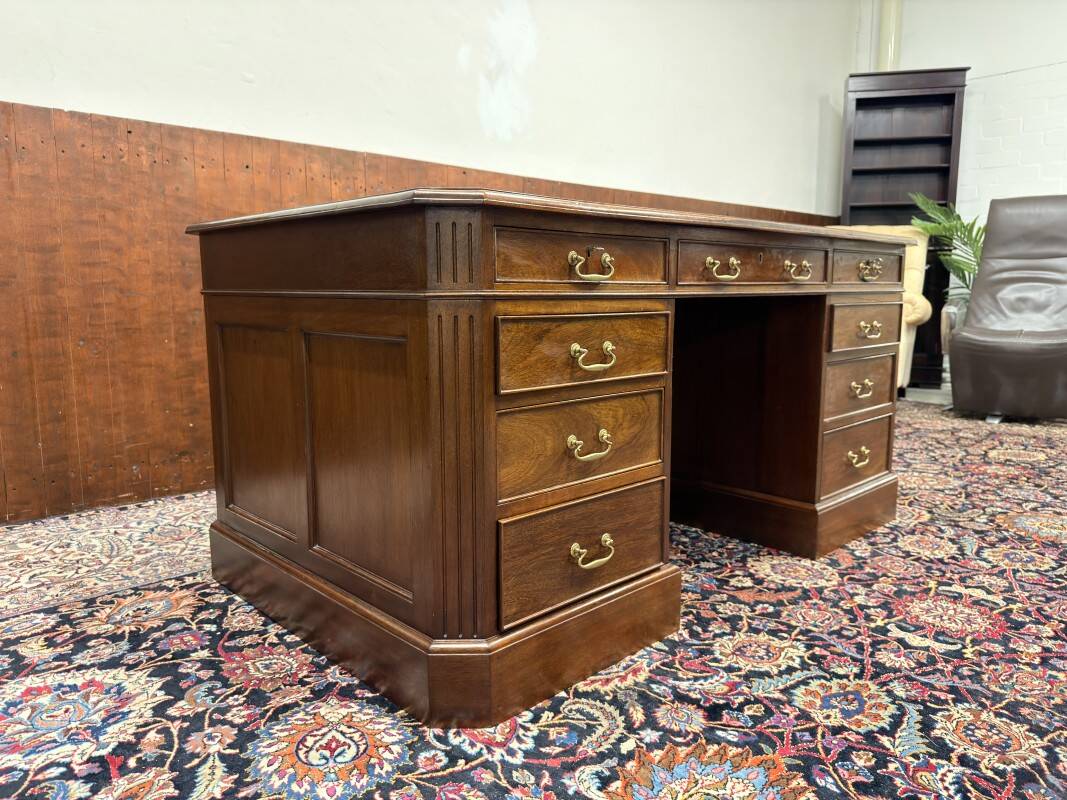Bureau anglais classique avec chaise de bureau
