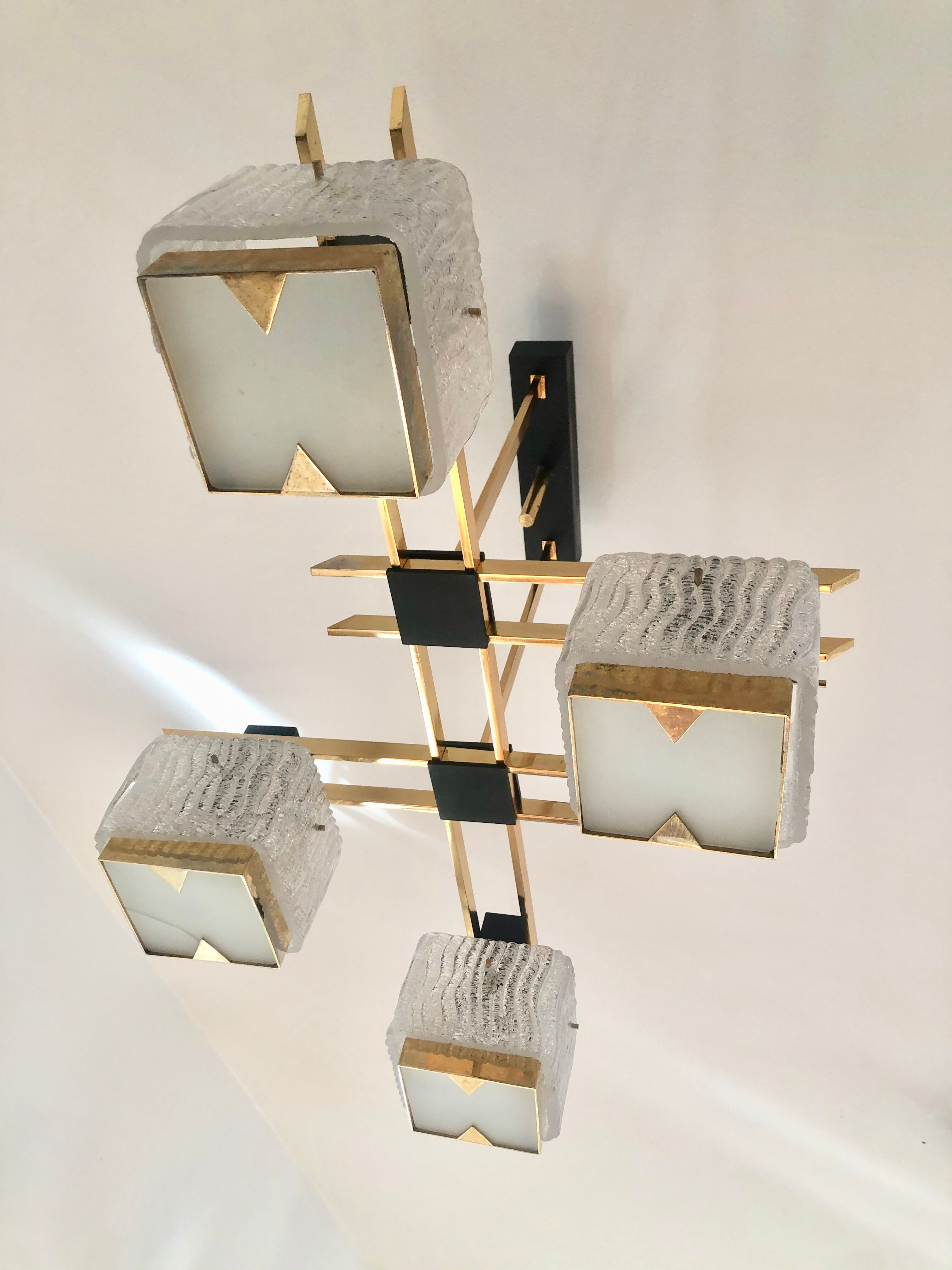 Lustre 4 fires House Arlus