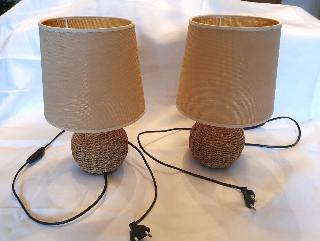2 rattan bedside lamps