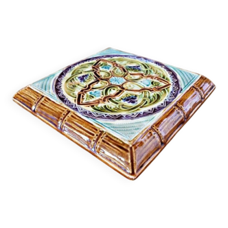 Barbotine trivet from Onnaing, Art Nouveau style, circa 1920.