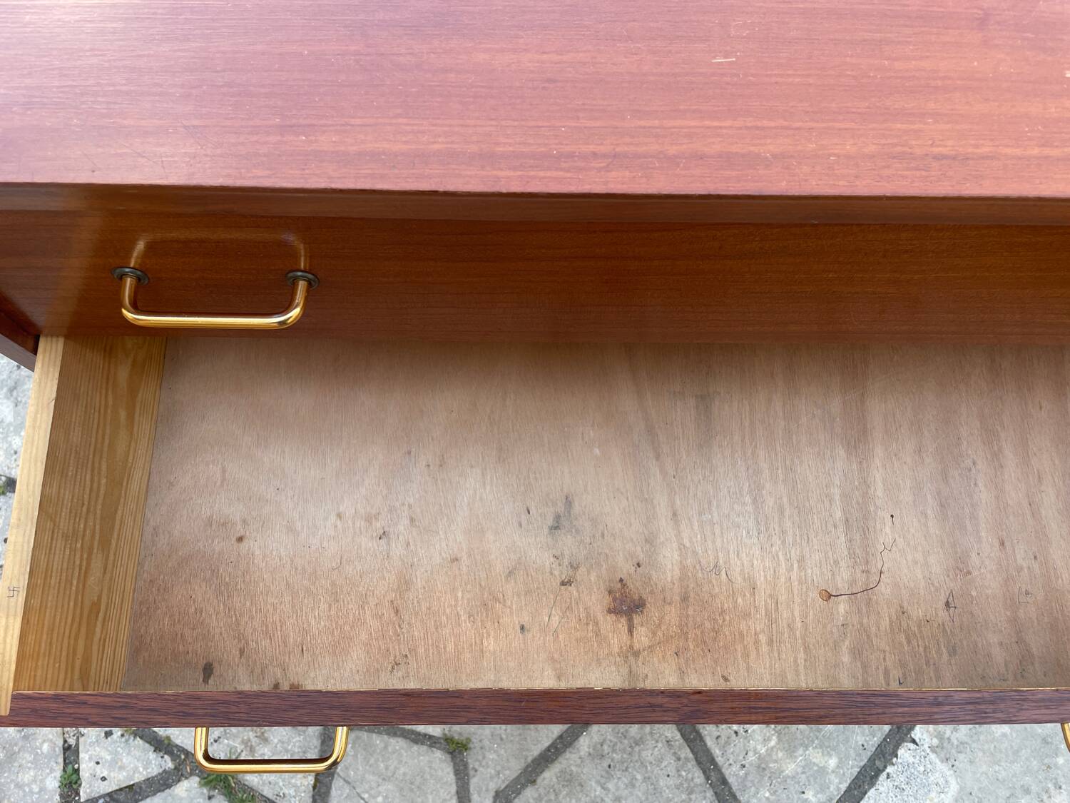 Vintage commode with tapered legs