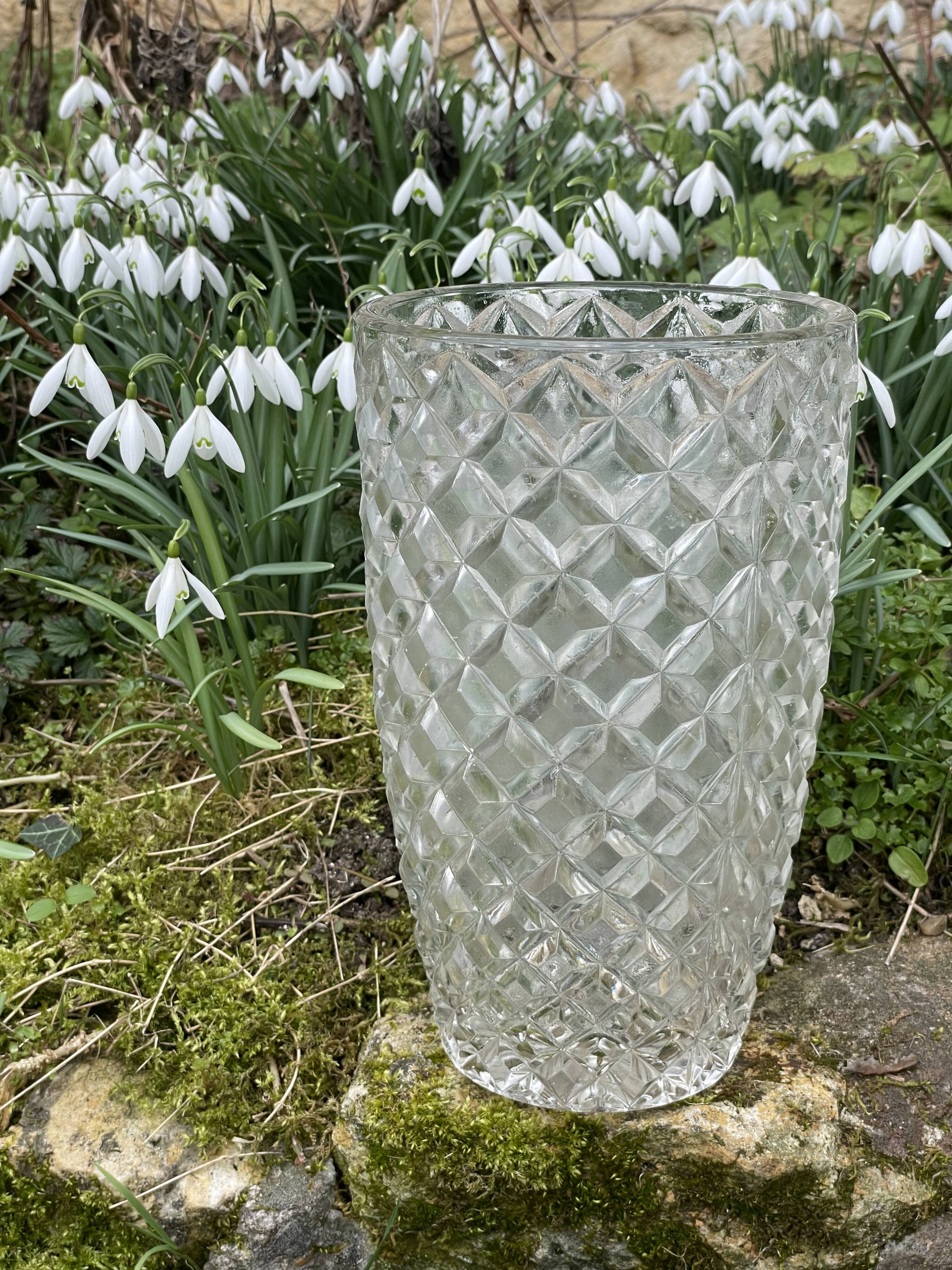 Vase vintage transparent glass diamond tips