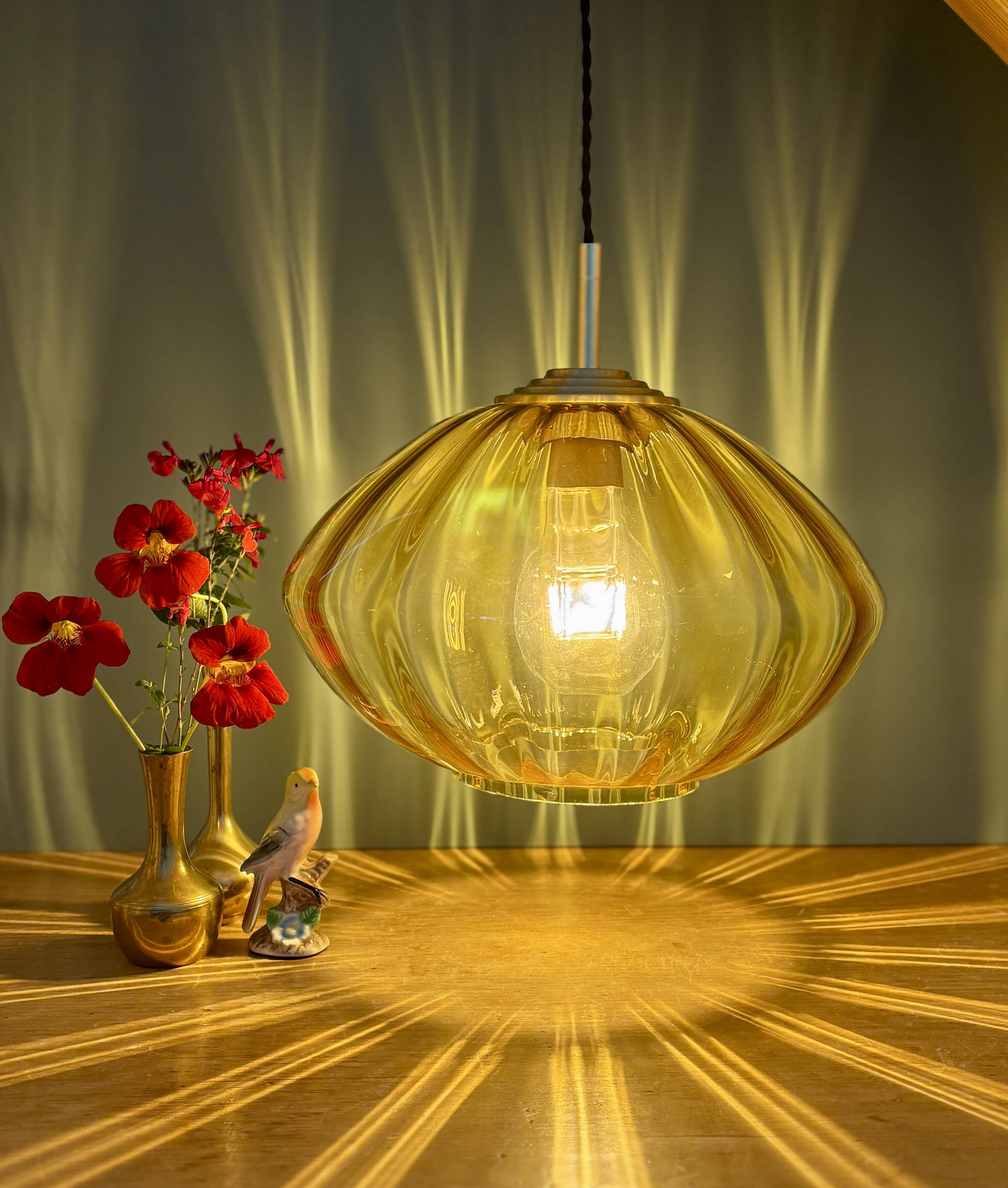 Suspension globe vintage XL en verre ambré