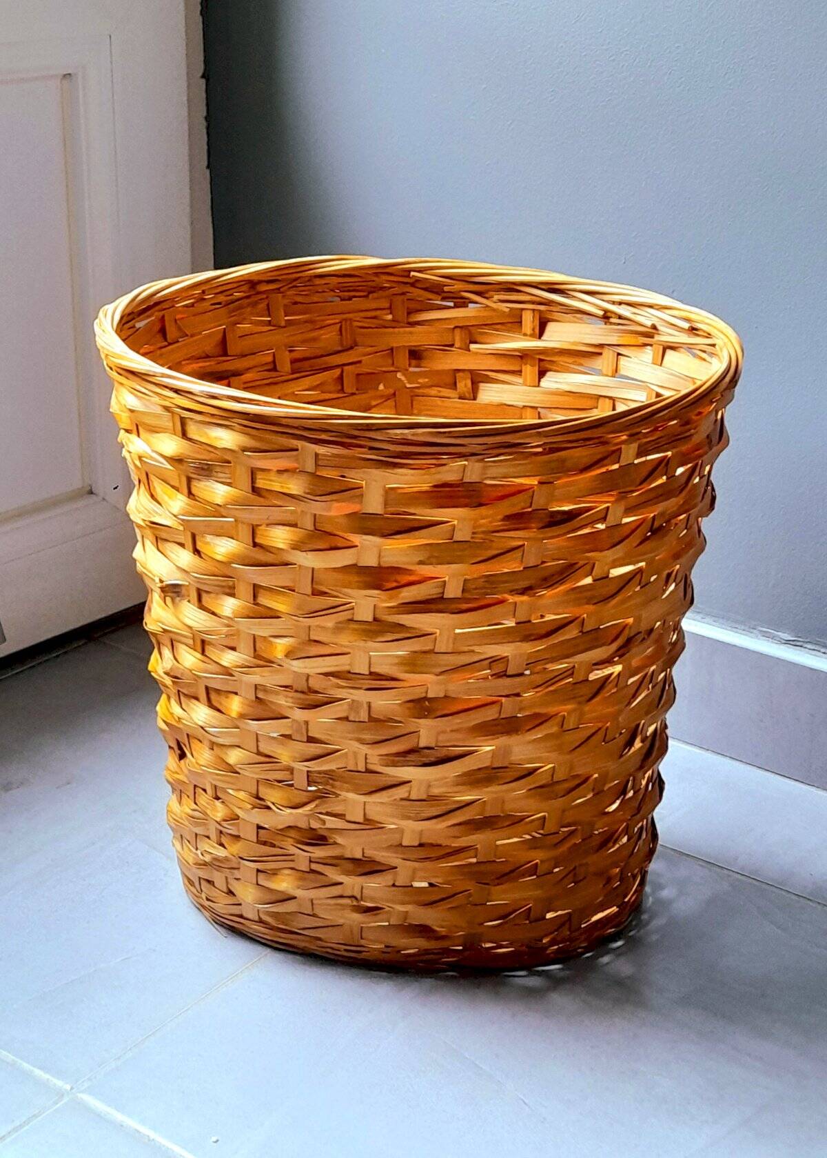 Corbeille à papier ou cache pot en osier