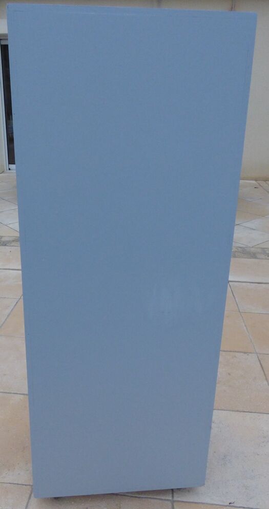 Atypical cabinet with several shelves with wheels