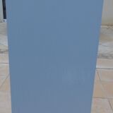 Armoire atypique à plusieurs étagères à roulettes