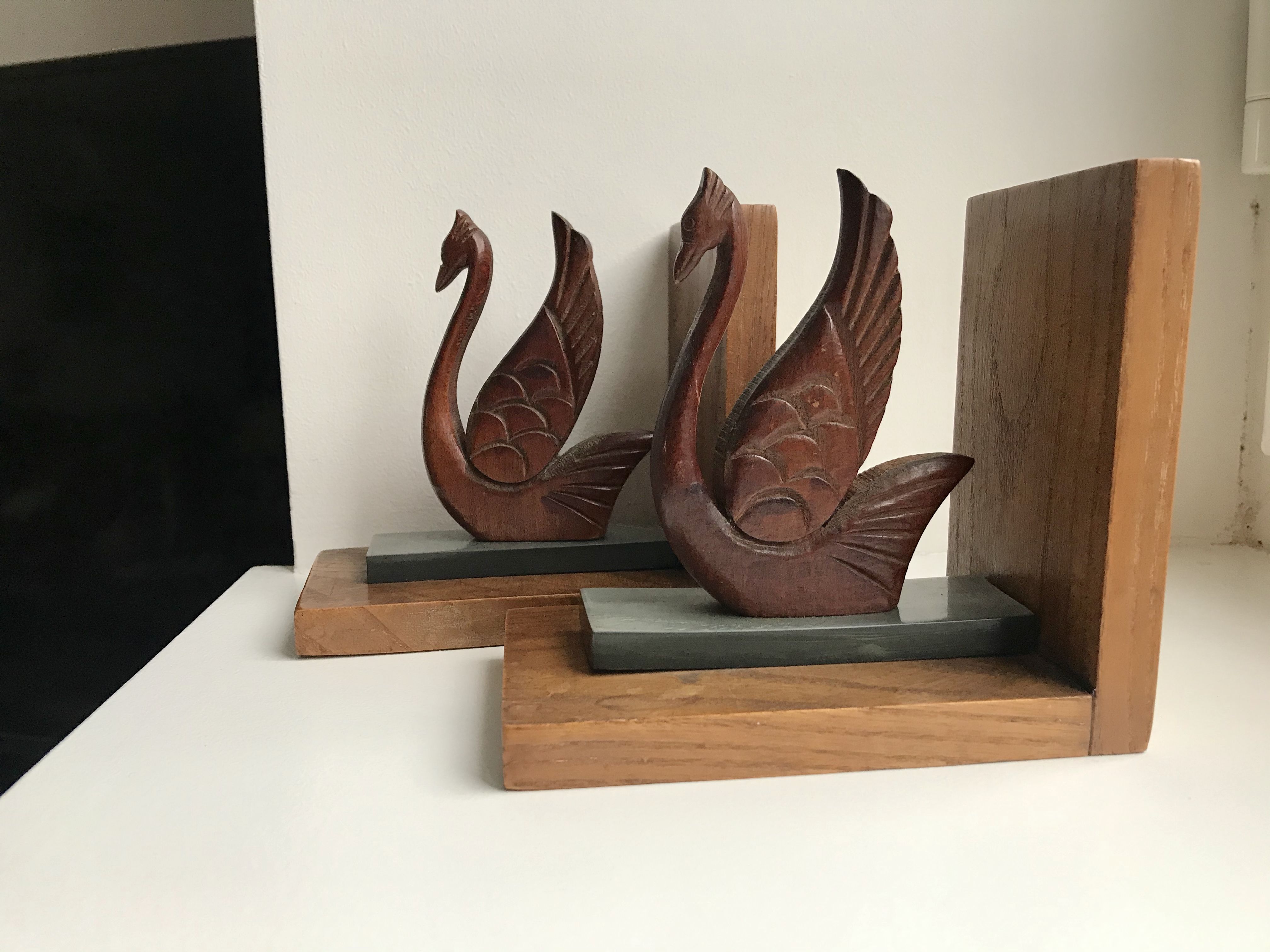 Pair of greenhouse books swans in wood and bakelite 50s